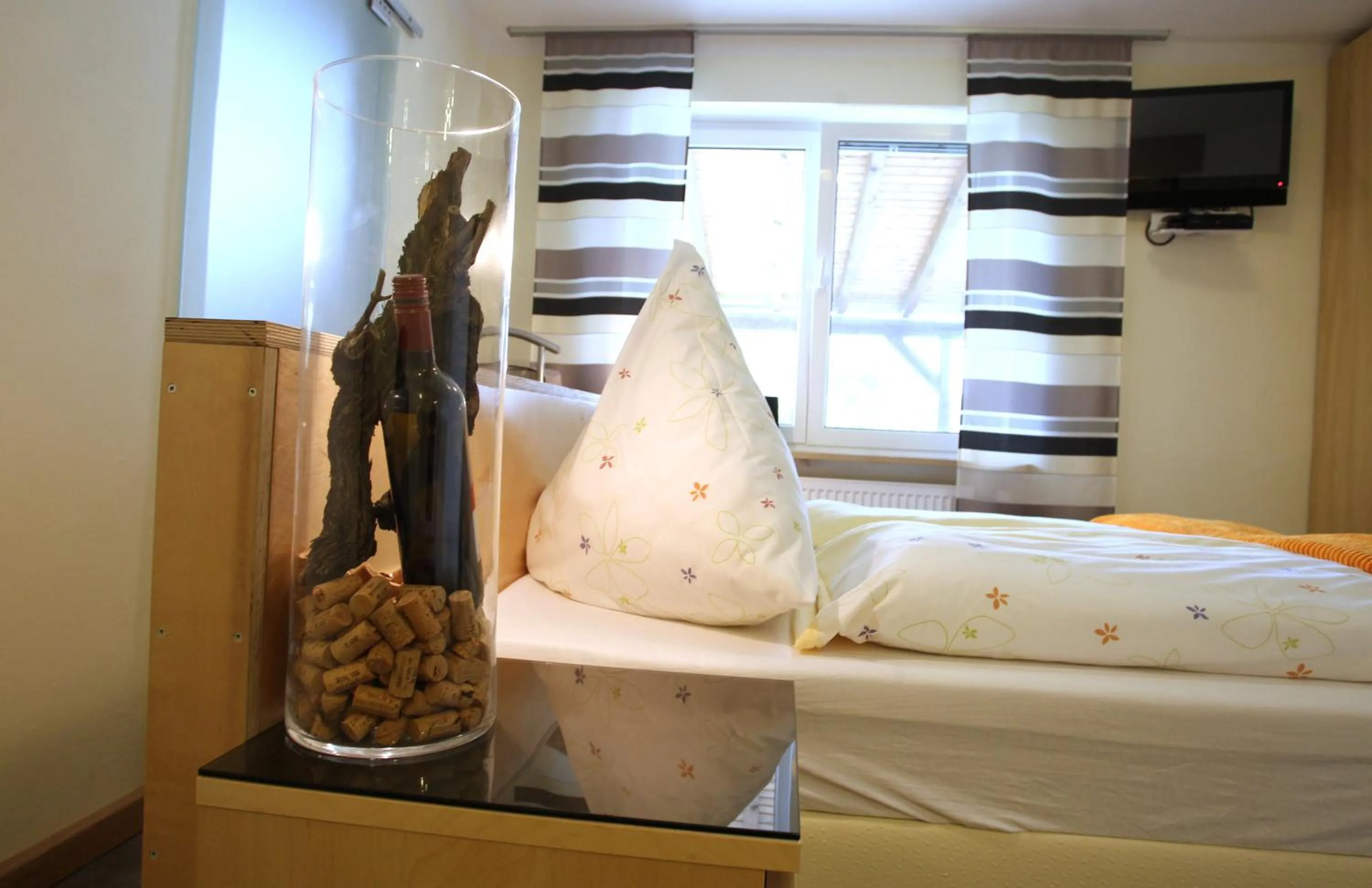 Bedroom, Bed in Kirschberghof Gästehaus und Weinverkauf