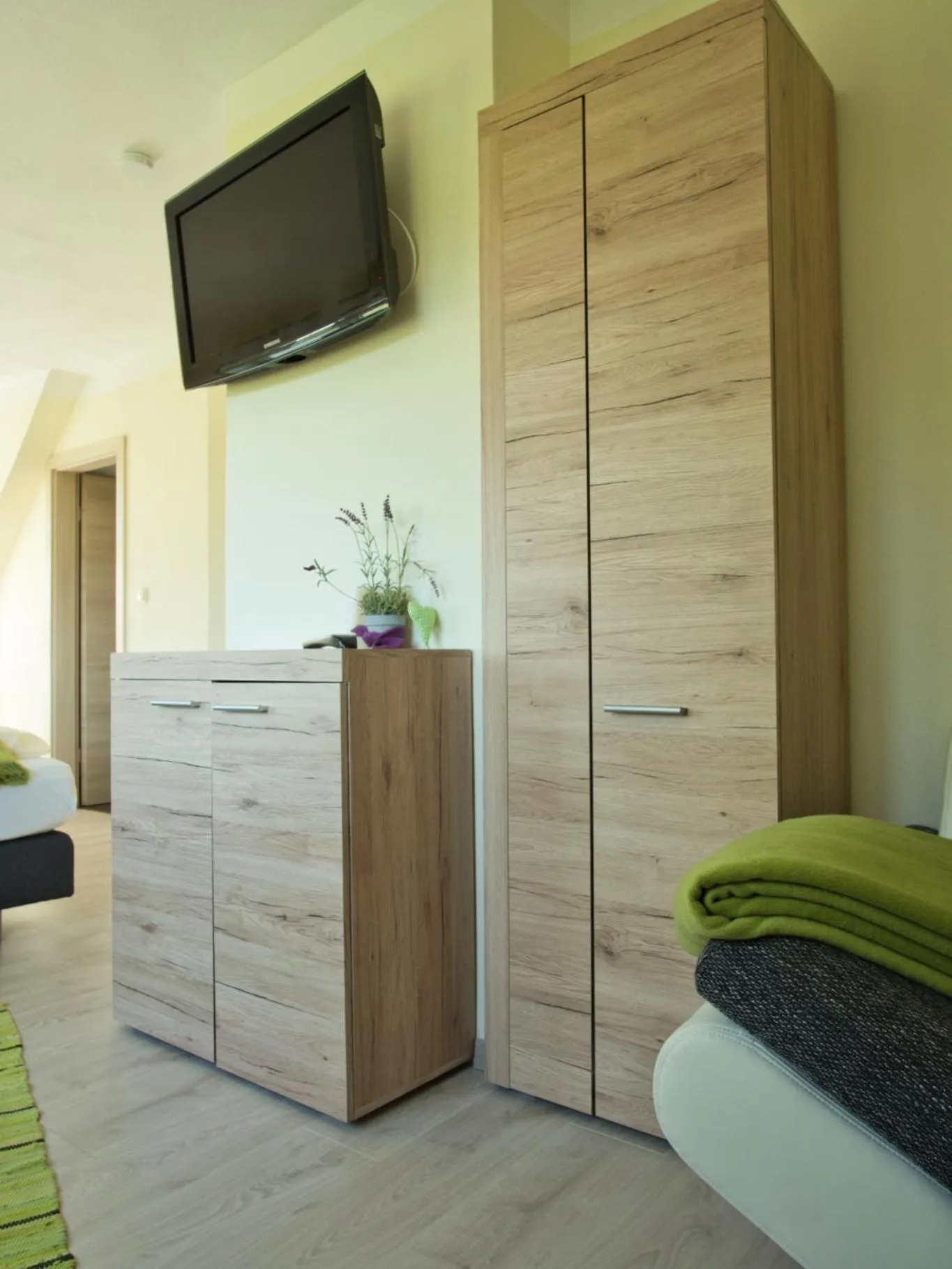 Bed in Kirschberghof Gästehaus und Weinverkauf