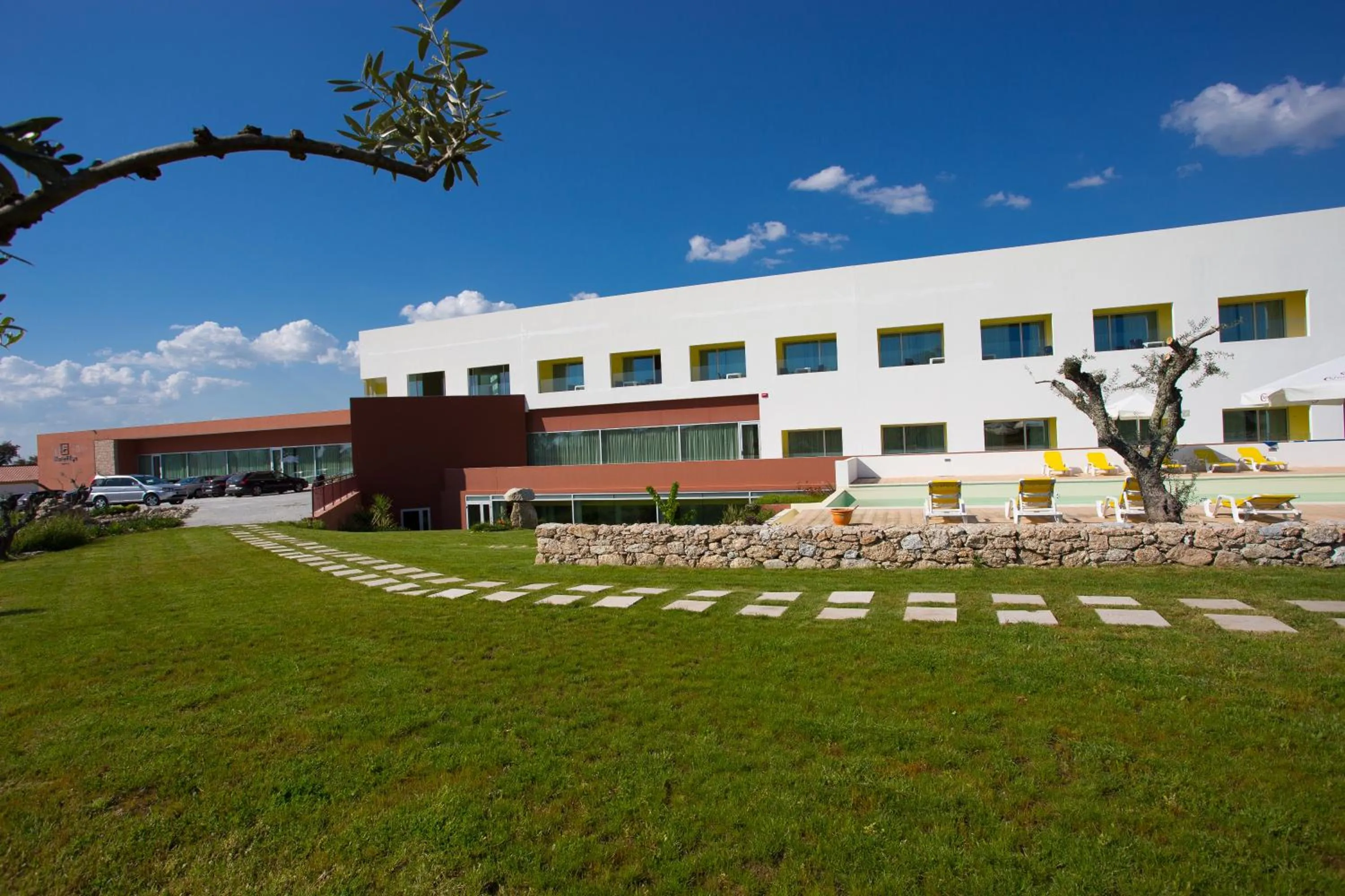 Facade/entrance in Monte Filipe Hotel