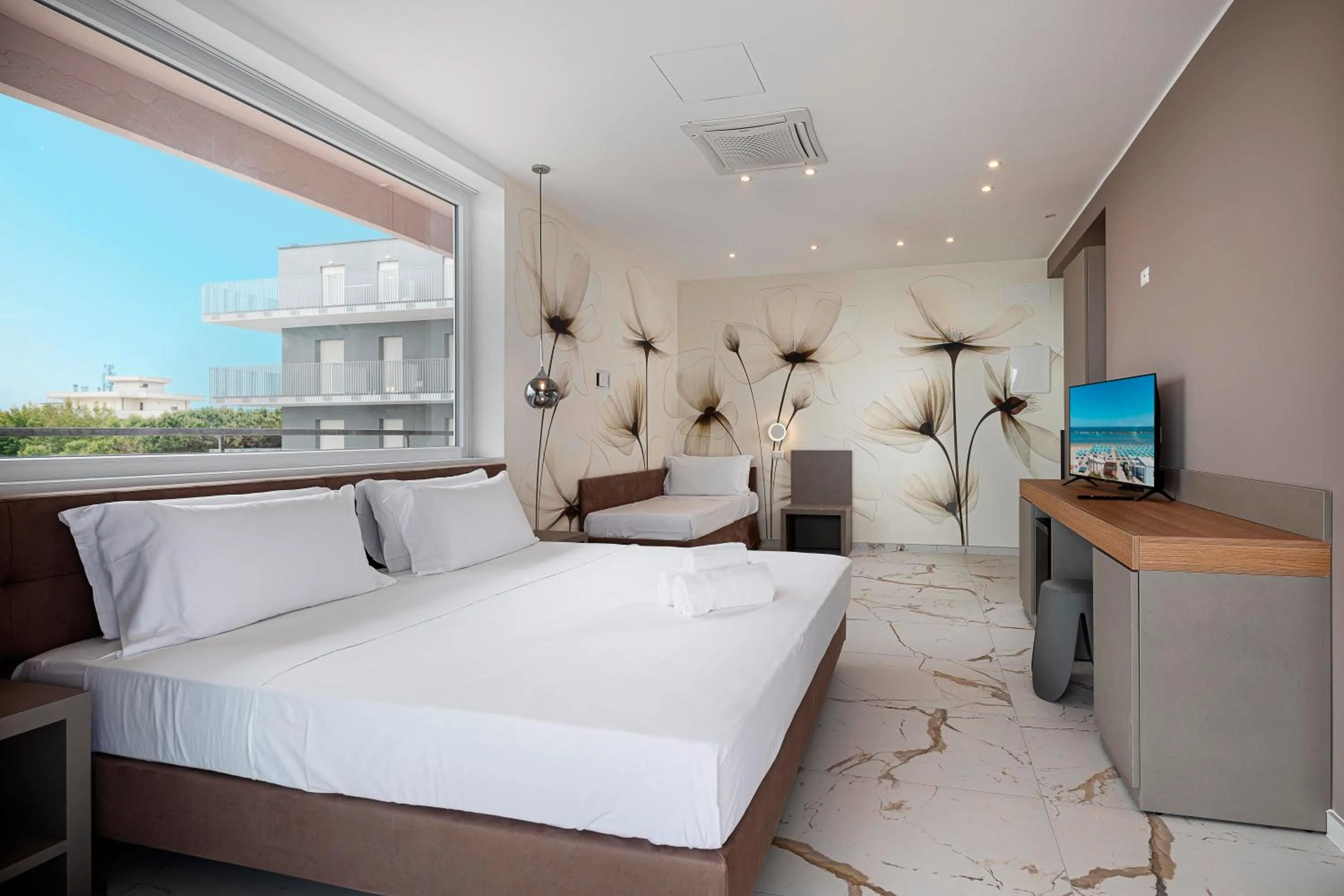 Photo of the whole room, Bed in Hotel Cola Frontemare