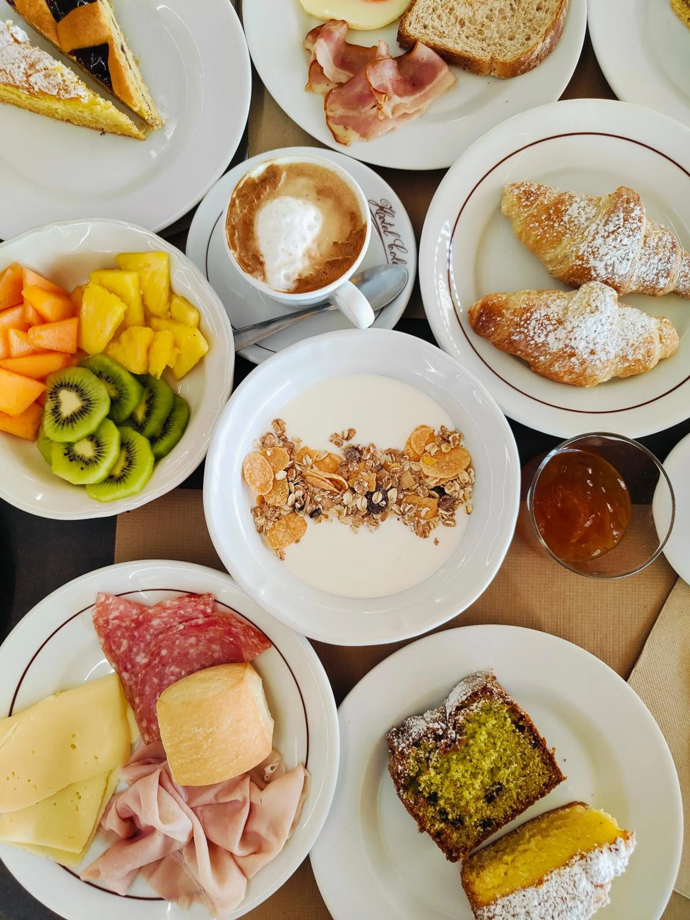 Breakfast in Hotel Cola Frontemare