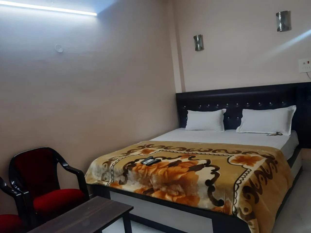 Photo of the whole room, Bed in Sita Inn Home Stay Away From Home By Hotel Sita Varanasi