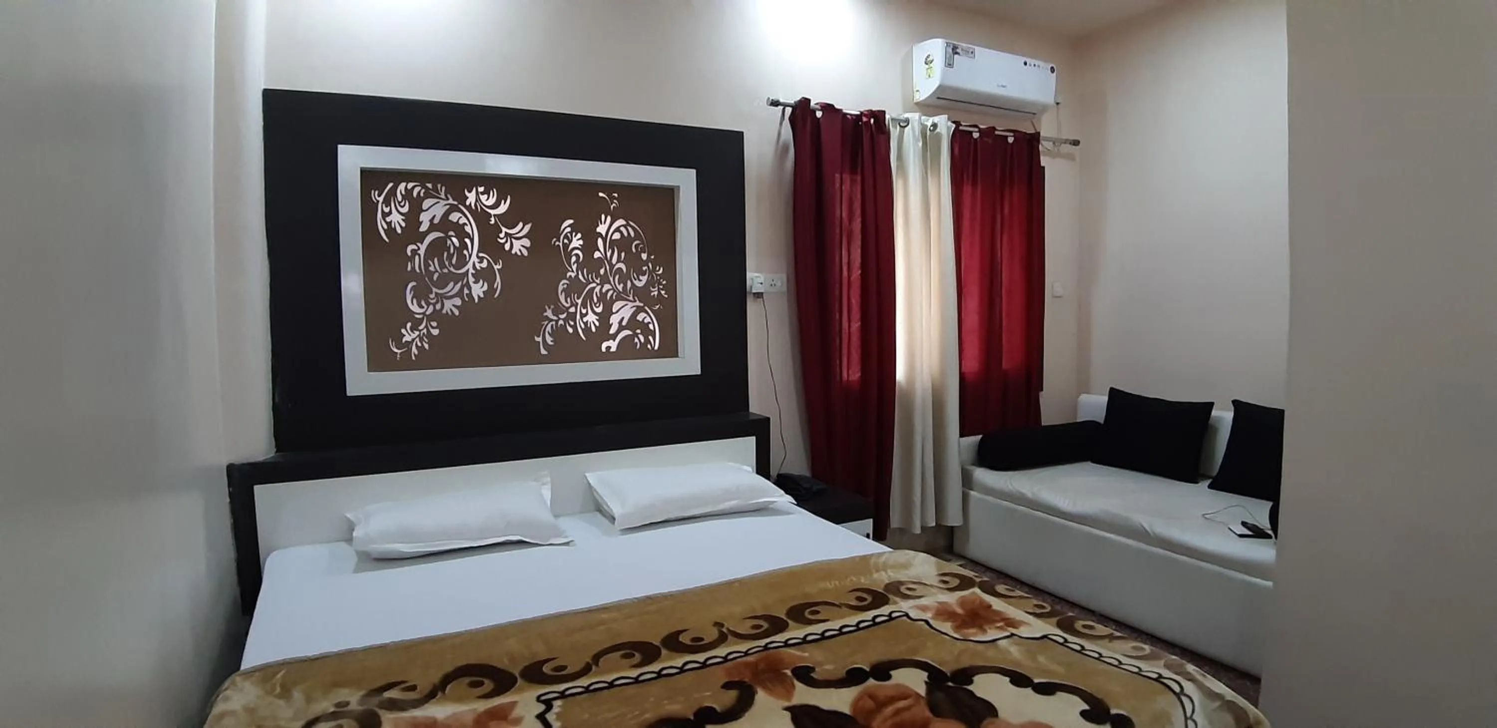 Photo of the whole room, Bed in Sita Inn Home Stay Away From Home By Hotel Sita Varanasi