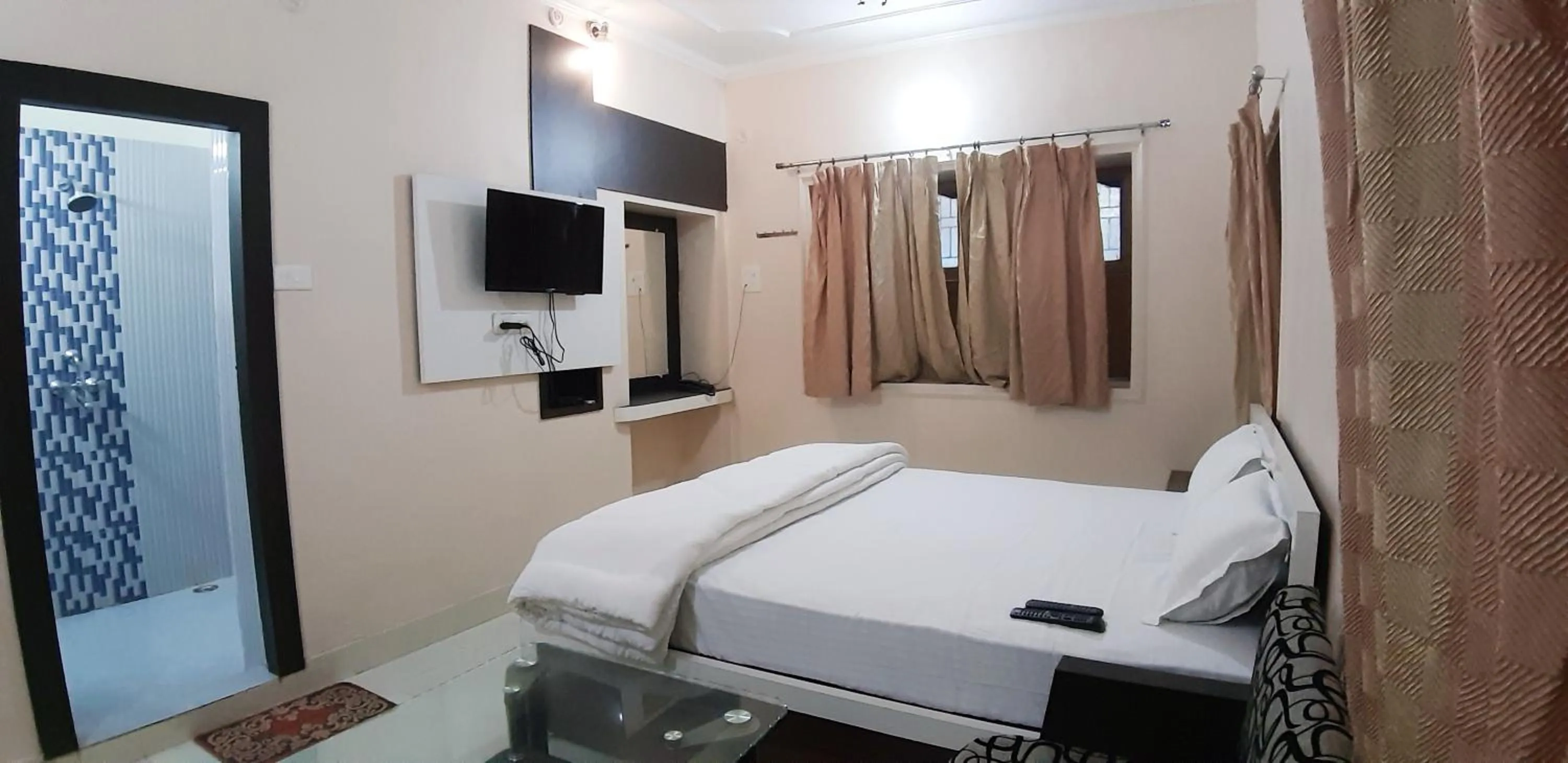 Photo of the whole room, Bed in Sita Inn Home Stay Away From Home By Hotel Sita Varanasi