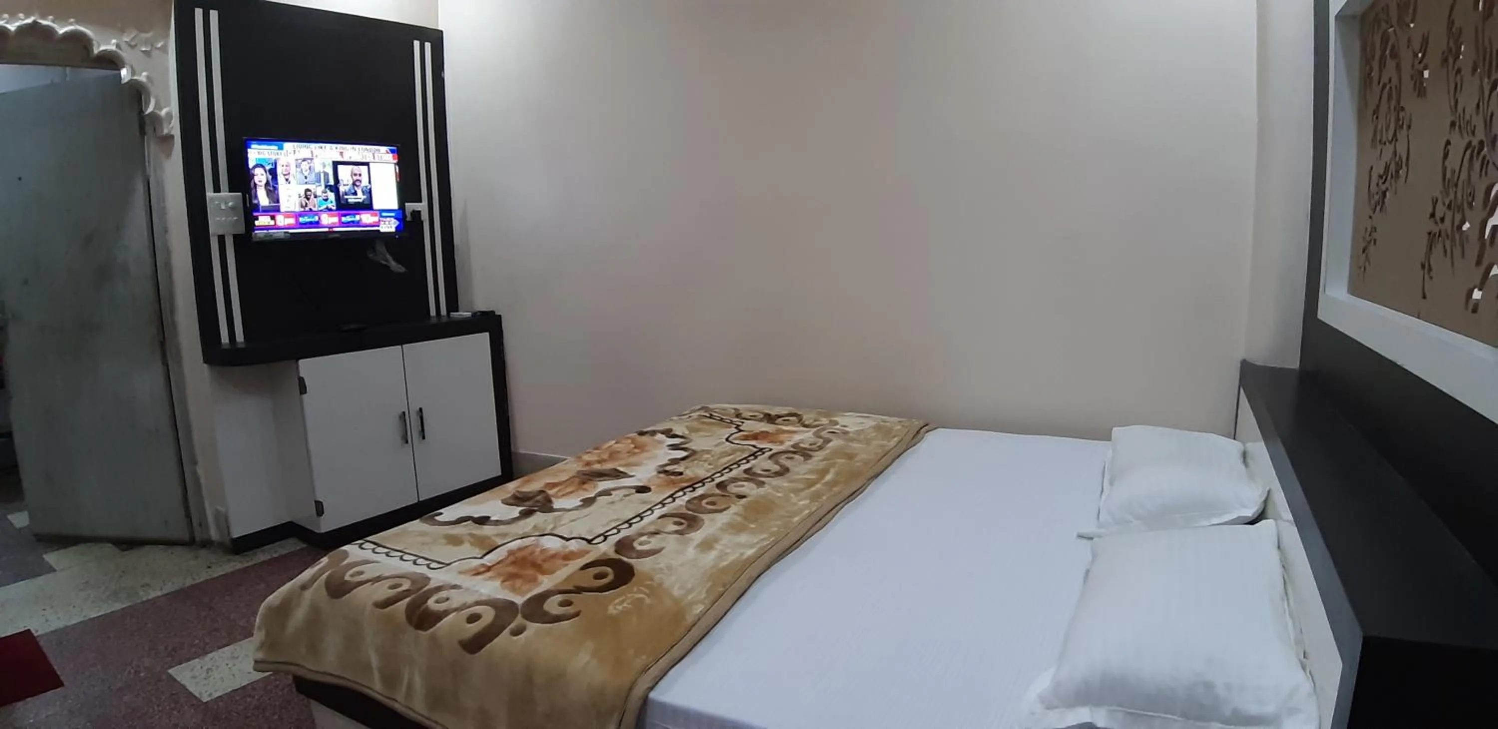 Photo of the whole room, Bed in Sita Inn Home Stay Away From Home By Hotel Sita Varanasi