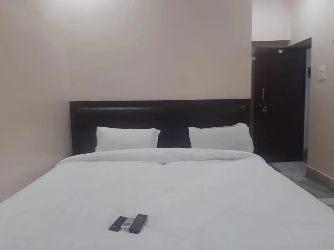 Photo of the whole room, Bed in Sita Inn Home Stay Away From Home By Hotel Sita Varanasi