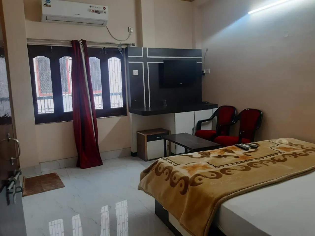Photo of the whole room, Bed in Sita Inn Home Stay Away From Home By Hotel Sita Varanasi