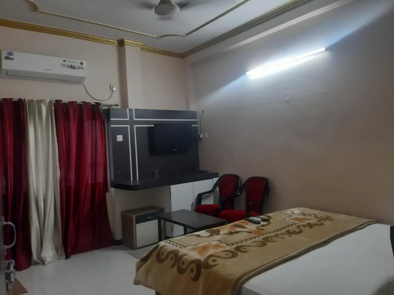 Photo of the whole room, Bed in Sita Inn Home Stay Away From Home By Hotel Sita Varanasi