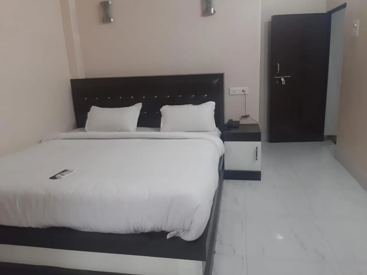 Photo of the whole room, Bed in Sita Inn Home Stay Away From Home By Hotel Sita Varanasi