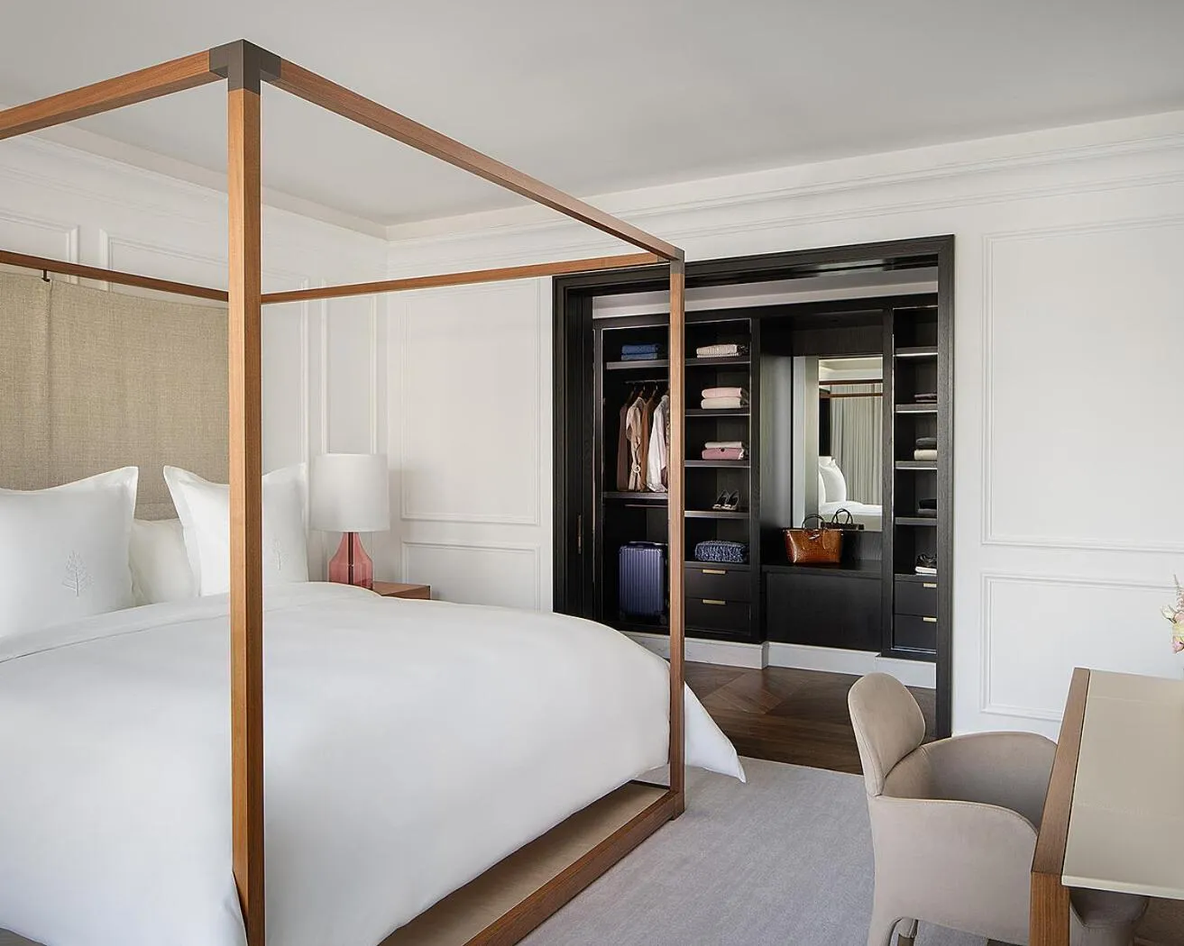 Bed in Four Seasons Hotel Montreal