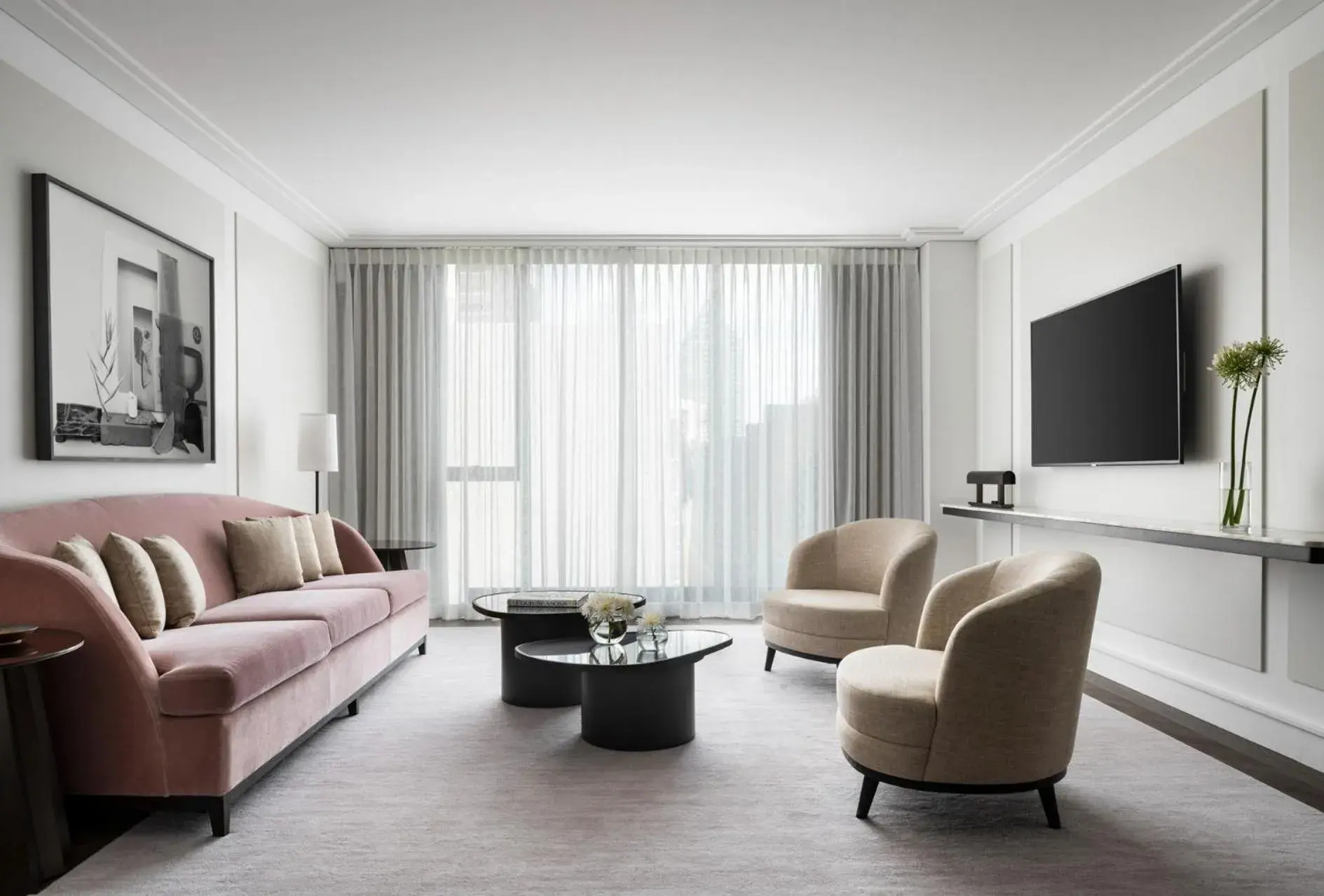 Premier One-Bedroom Suite in Four Seasons Hotel Montreal Premier One-Bedroom Suite in Four Seasons Hotel Montreal