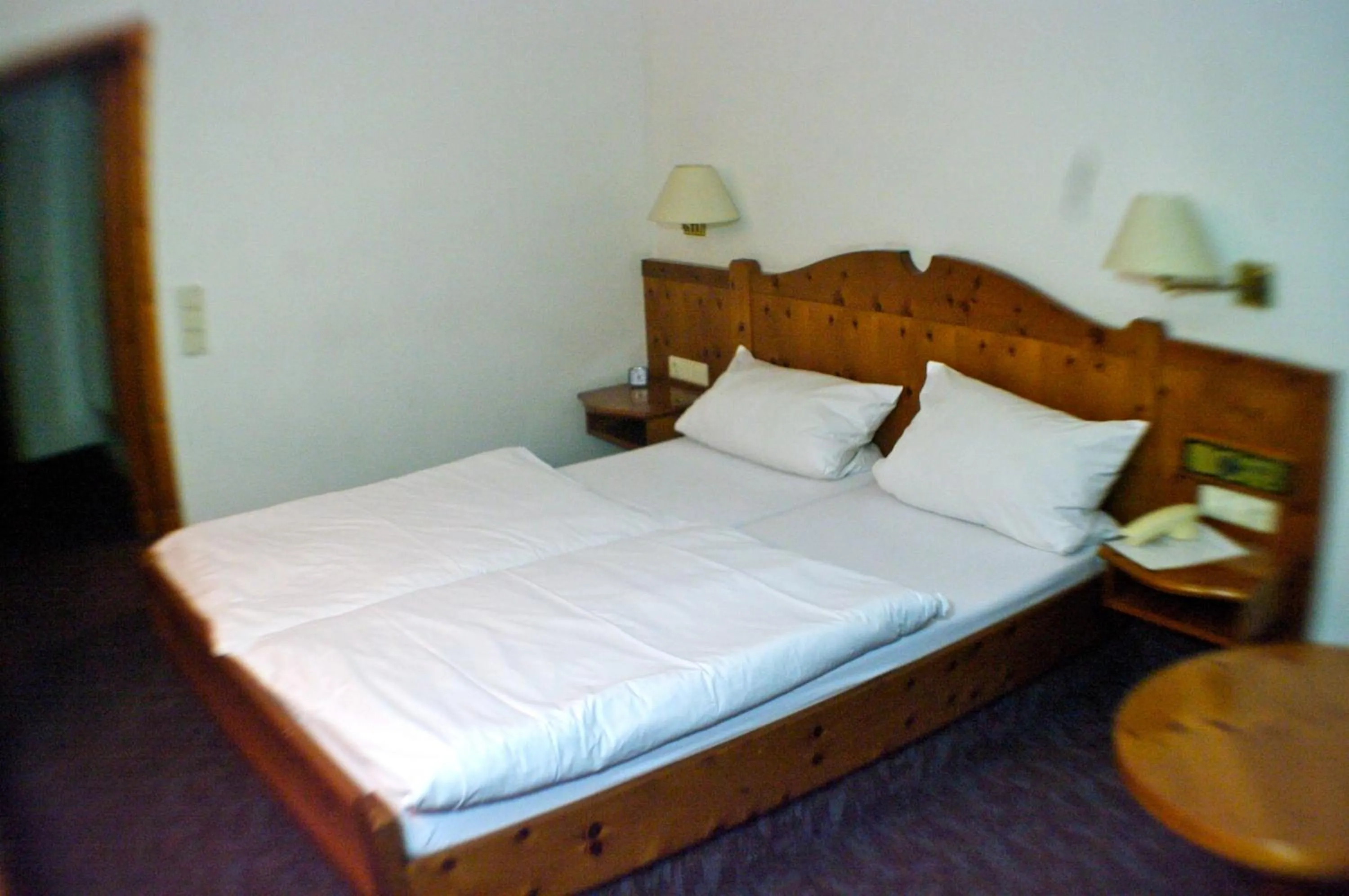 Photo of the whole room, Bed in Gasthof zum Kauzen