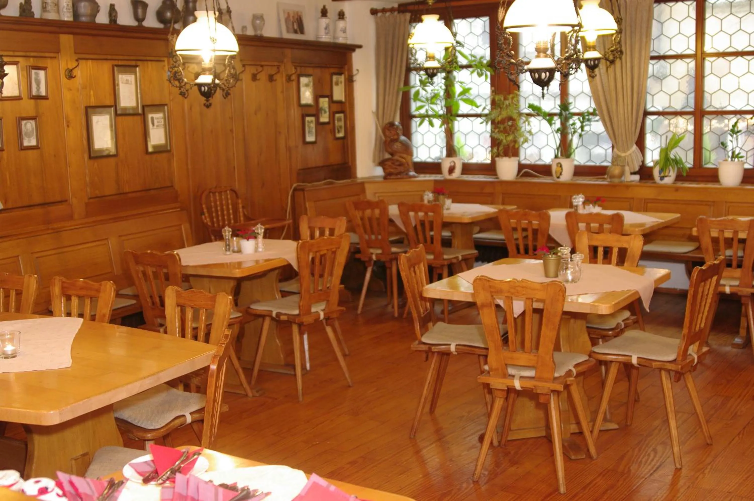 Restaurant/places to eat in Gasthof zum Kauzen