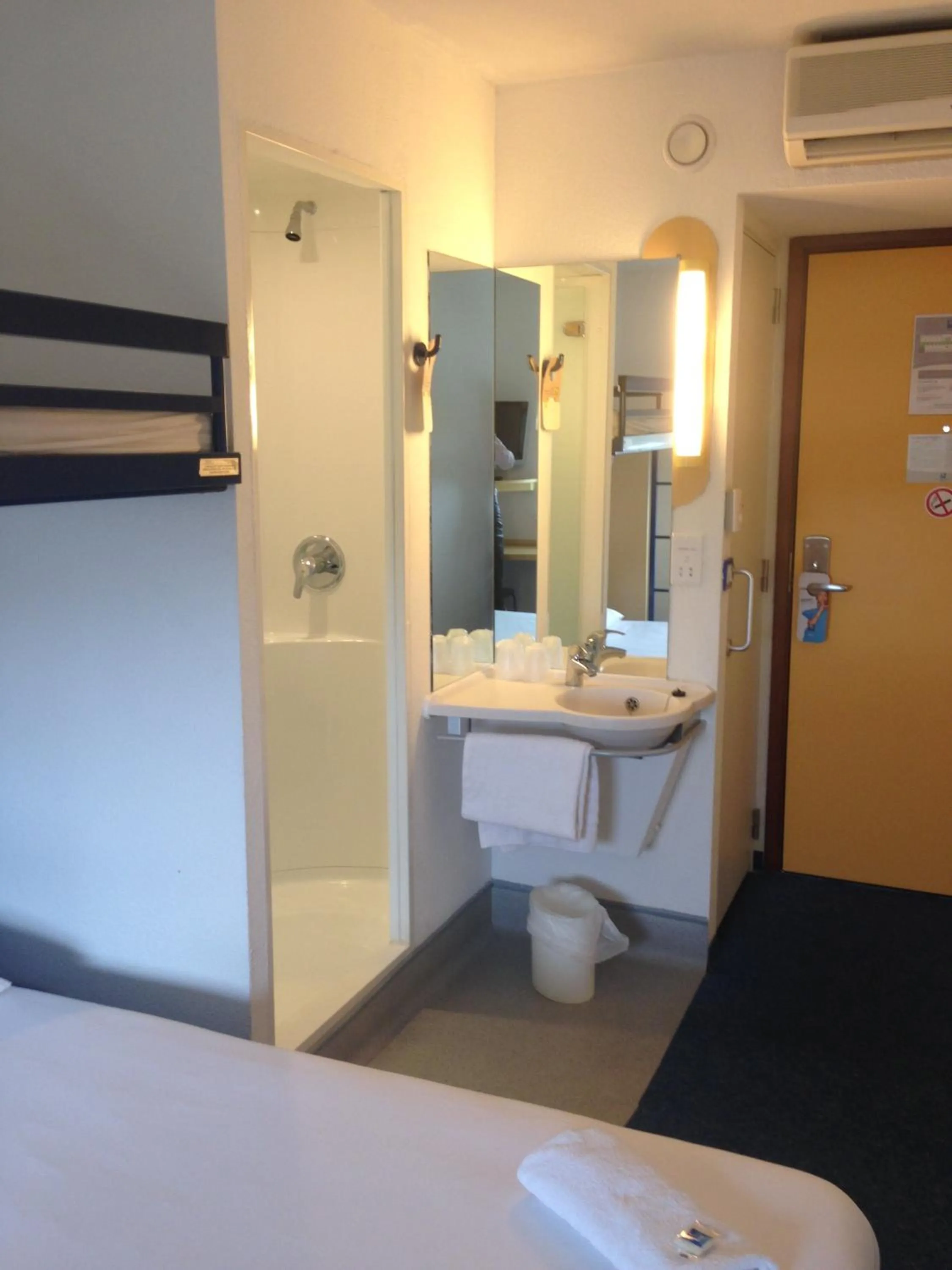 Bathroom, Bed in ibis budget Newport