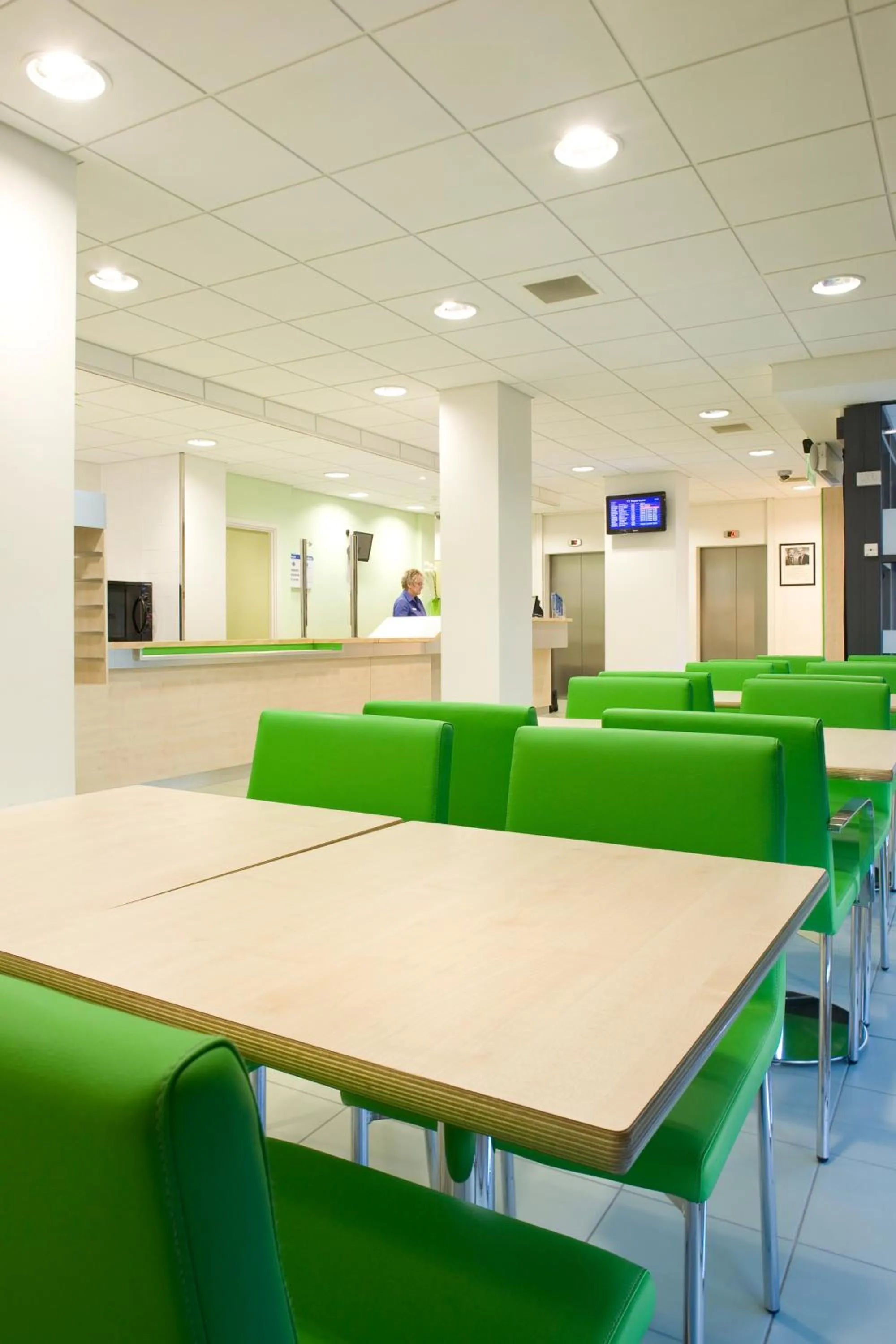 Restaurant/places to eat in ibis budget Newport