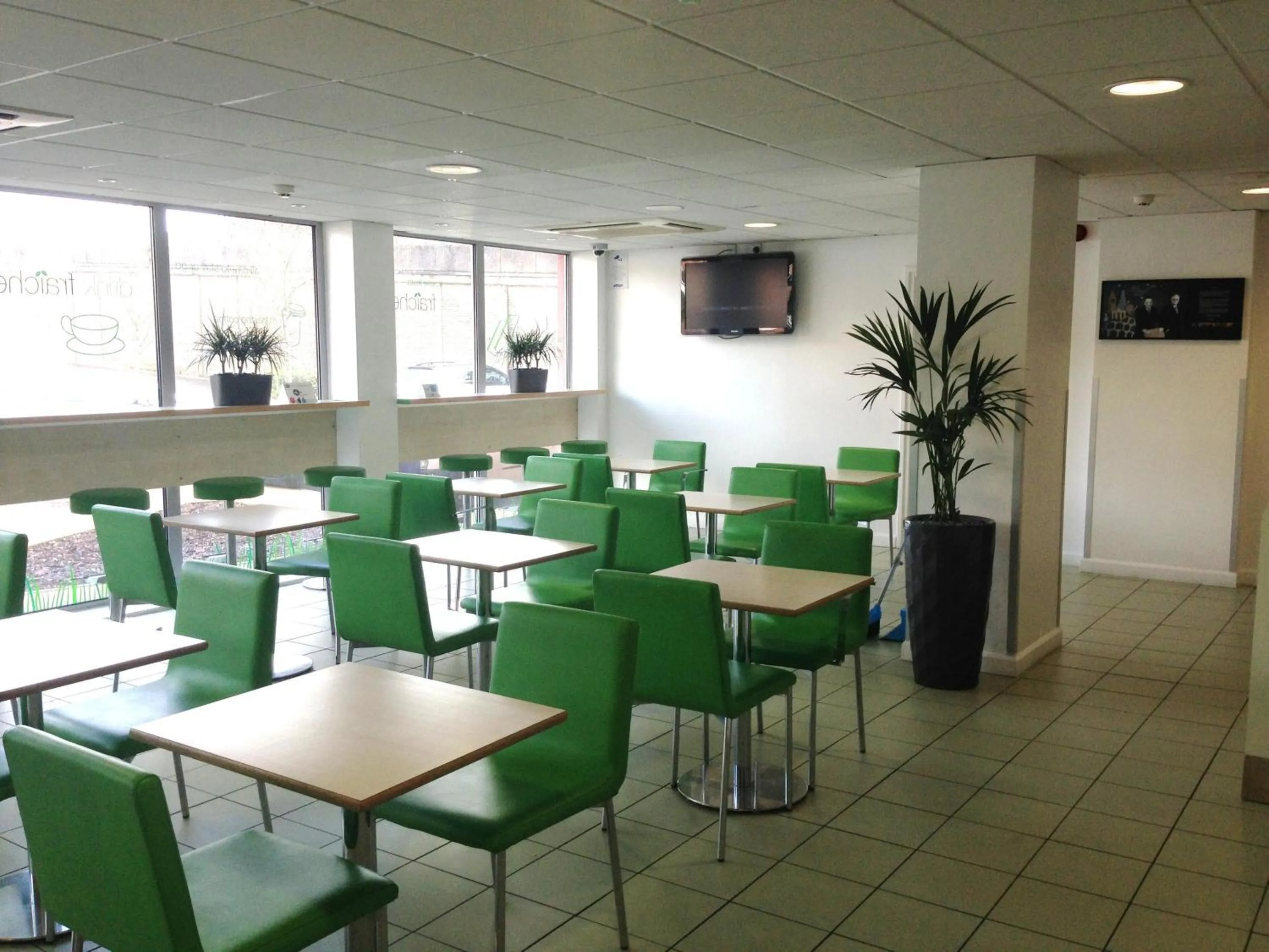 Restaurant/places to eat in ibis budget Newport
