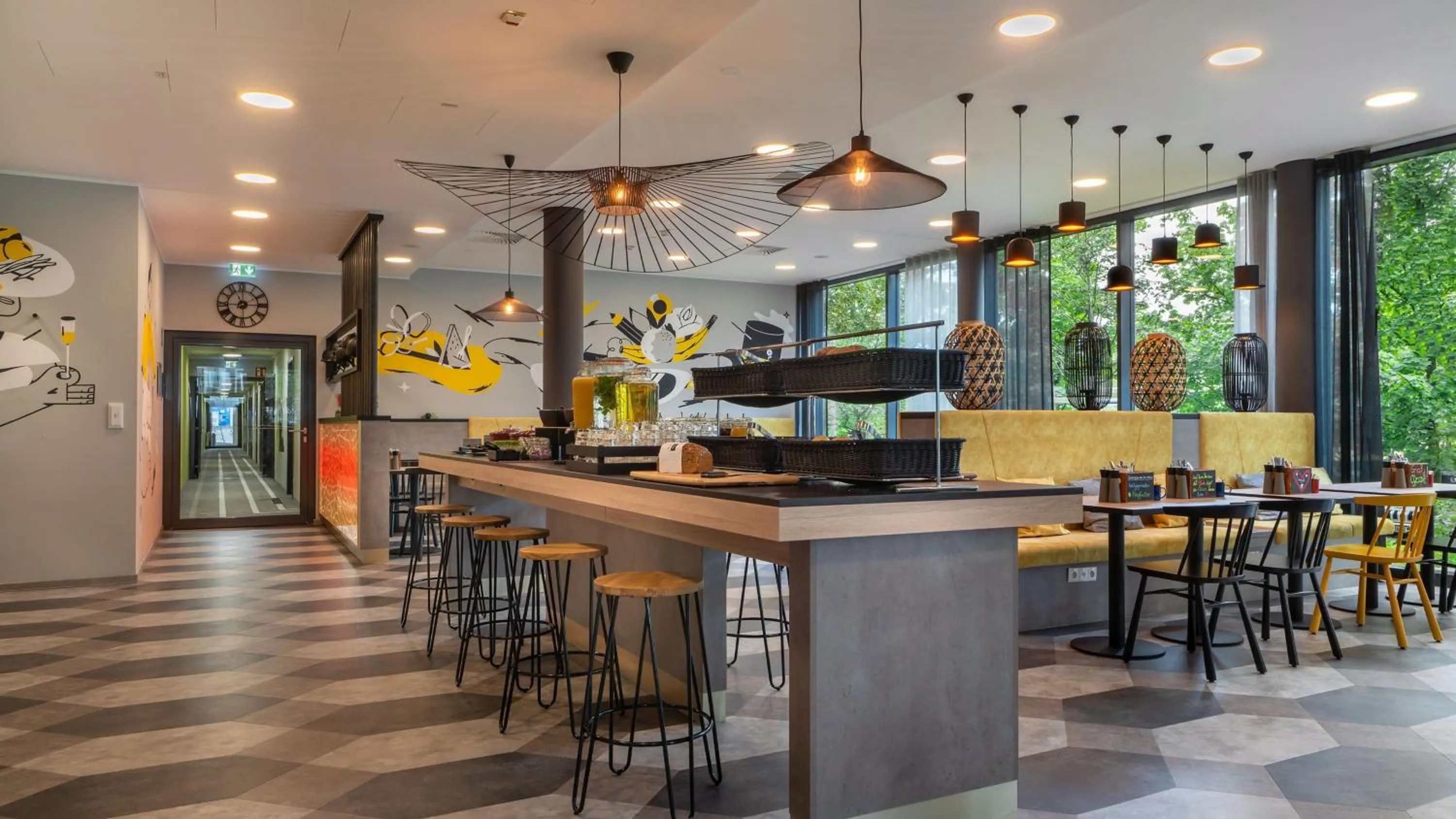 Restaurant/places to eat in Holiday Inn - the niu, Fury Aschheim Messe by IHG