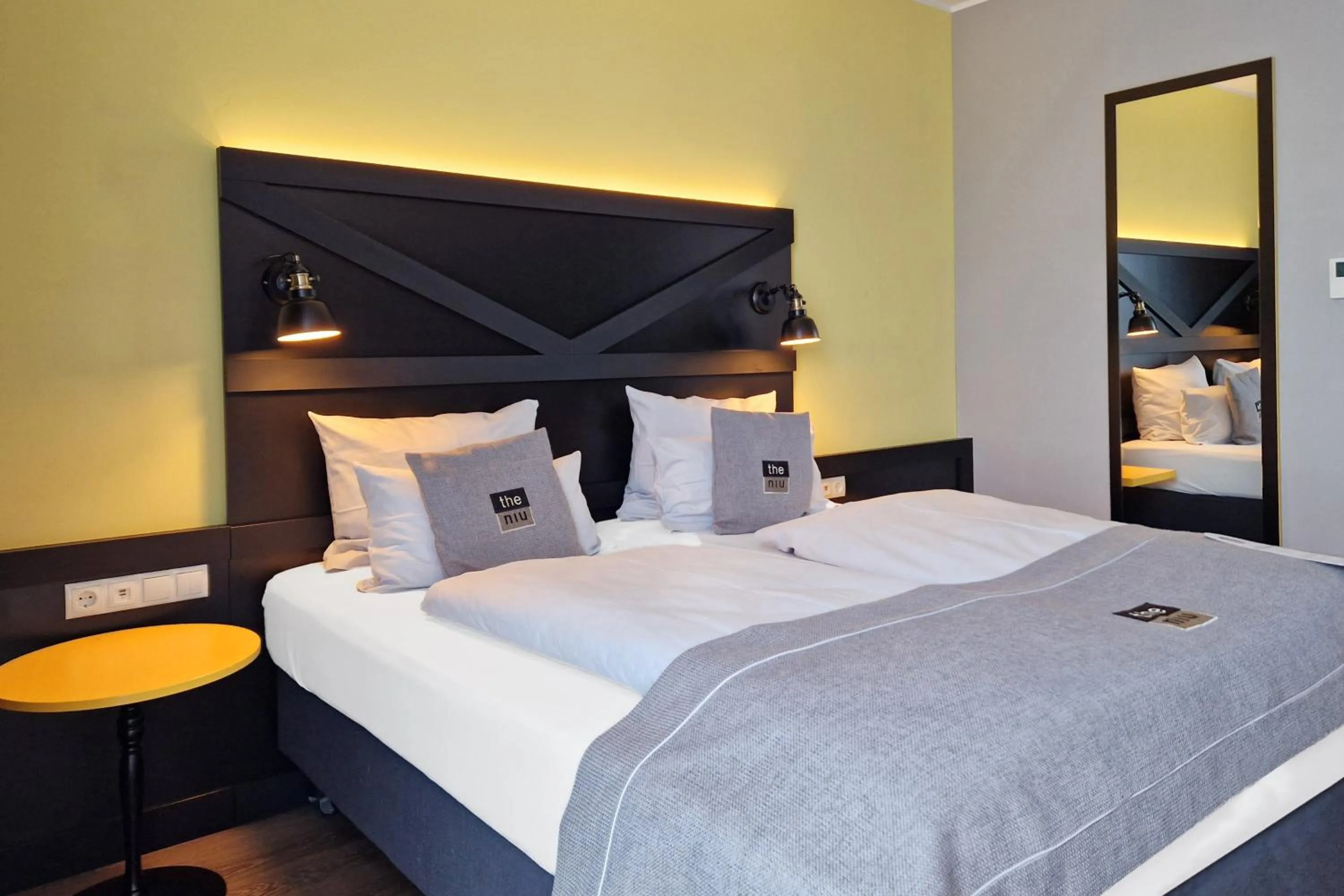 Photo of the whole room, Bed in Holiday Inn - the niu, Fury Aschheim Messe by IHG