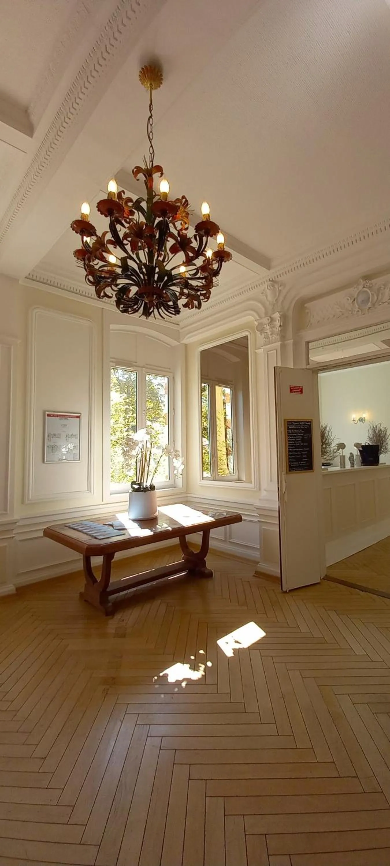 Lobby or reception in Résidence de Tourisme Vacances Bleues Villa Regina