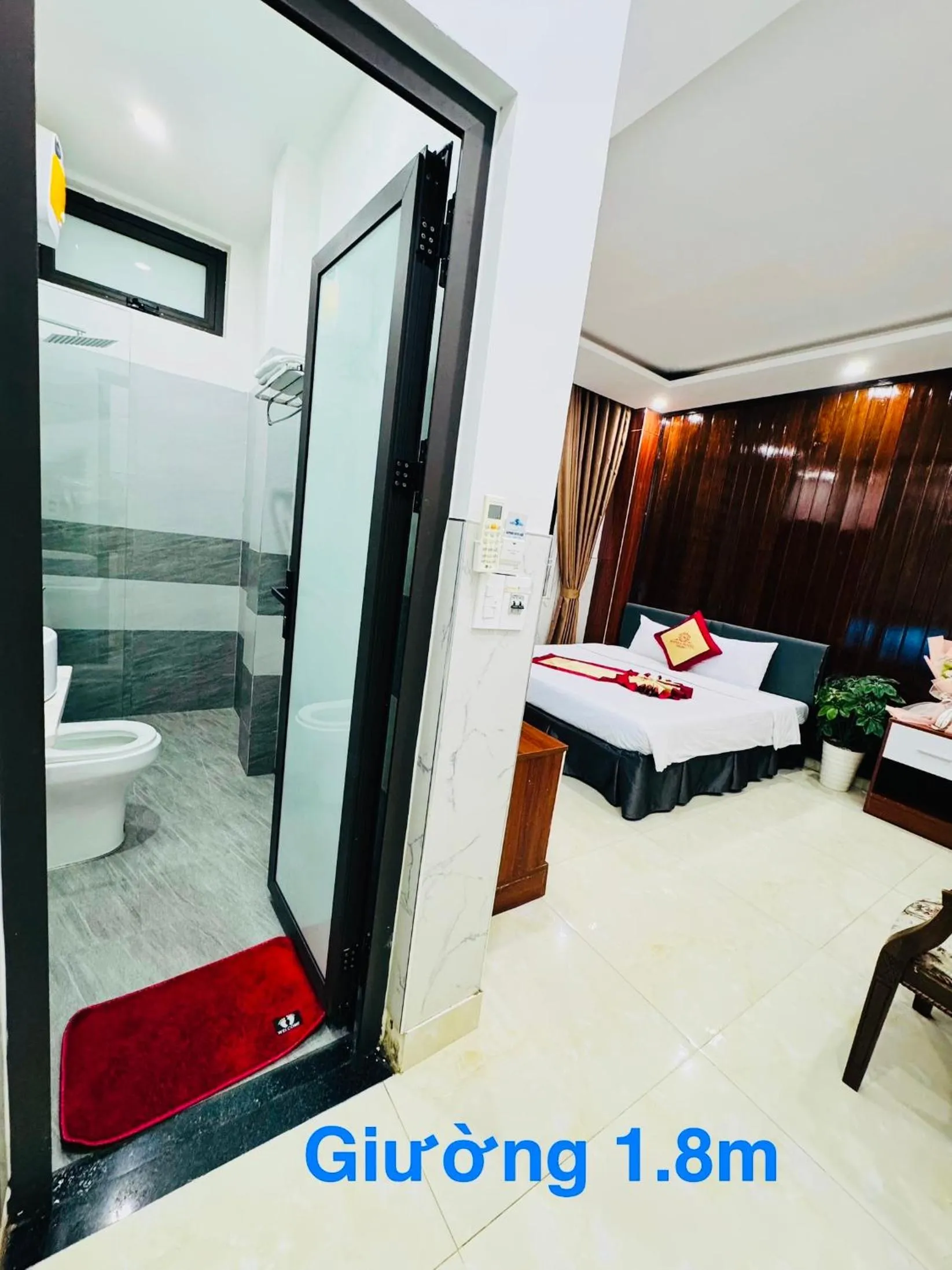 Toilet, Bed in Sapphire Hotel Hue