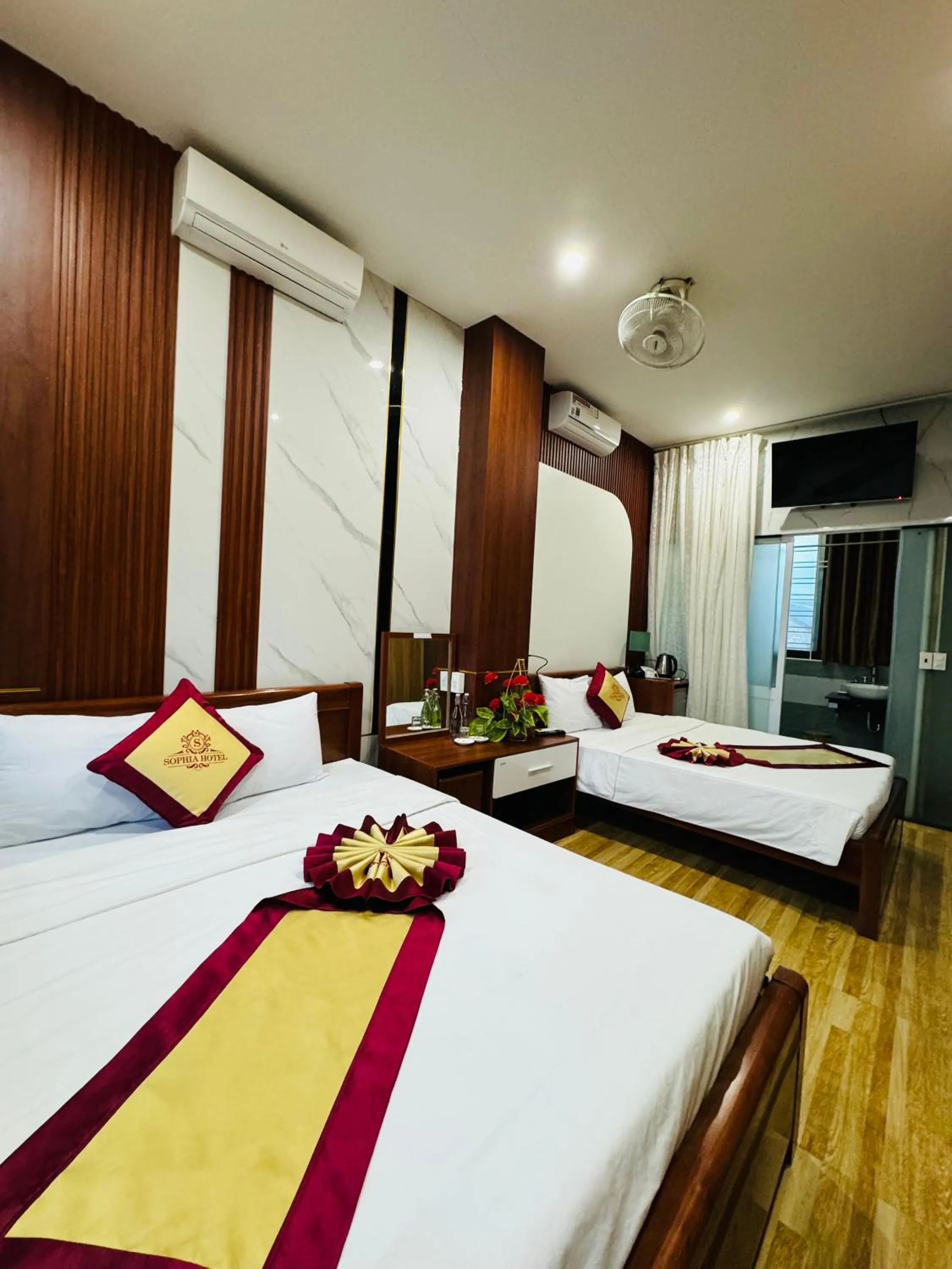 Shower, Bed in Sapphire Hotel Hue