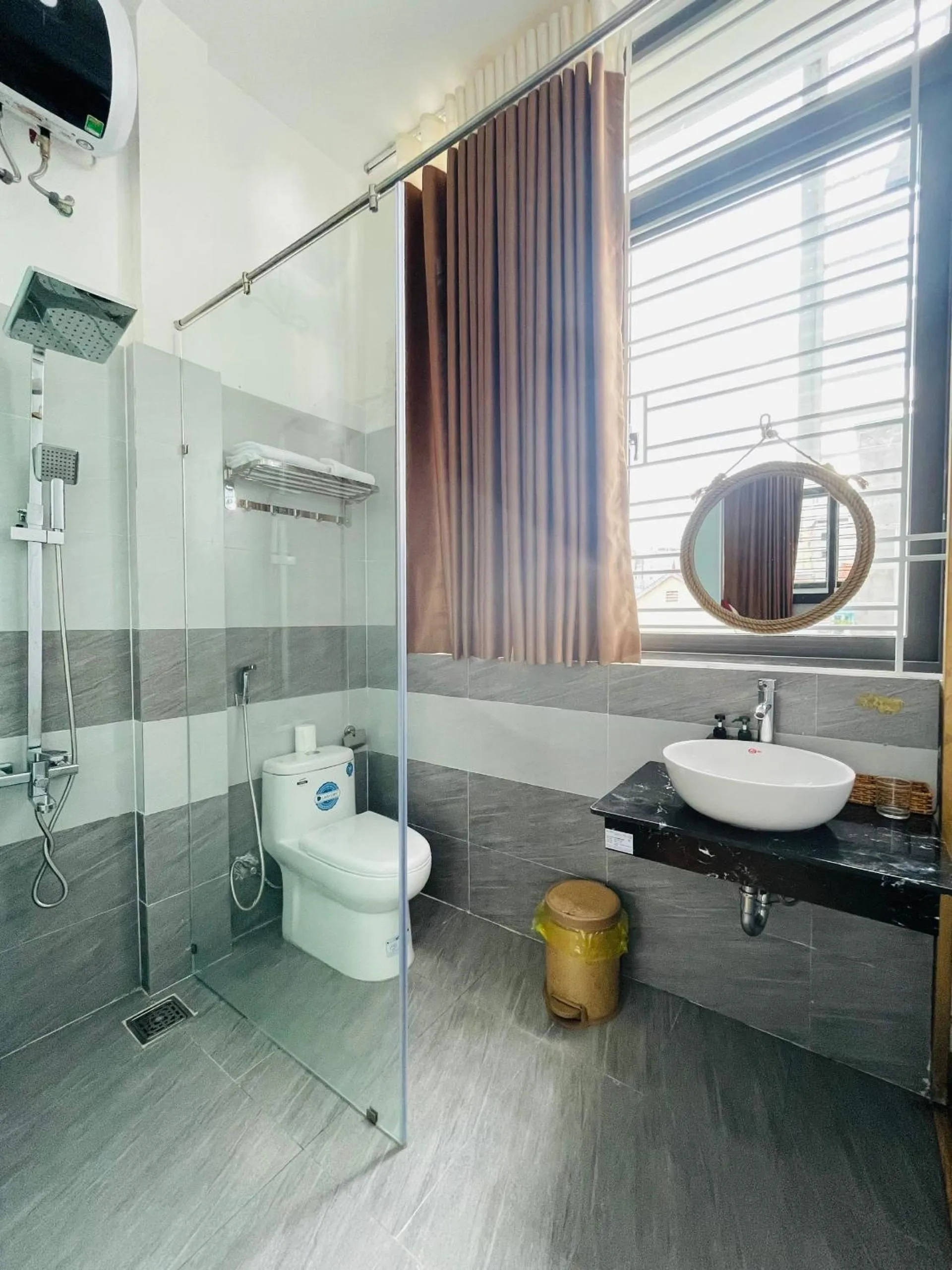 Toilet in Sapphire Hotel Hue