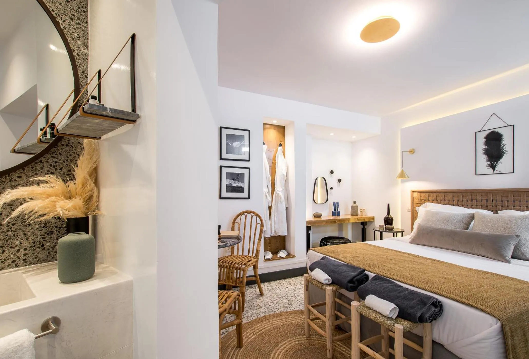 Bed in Amelot Art Suites