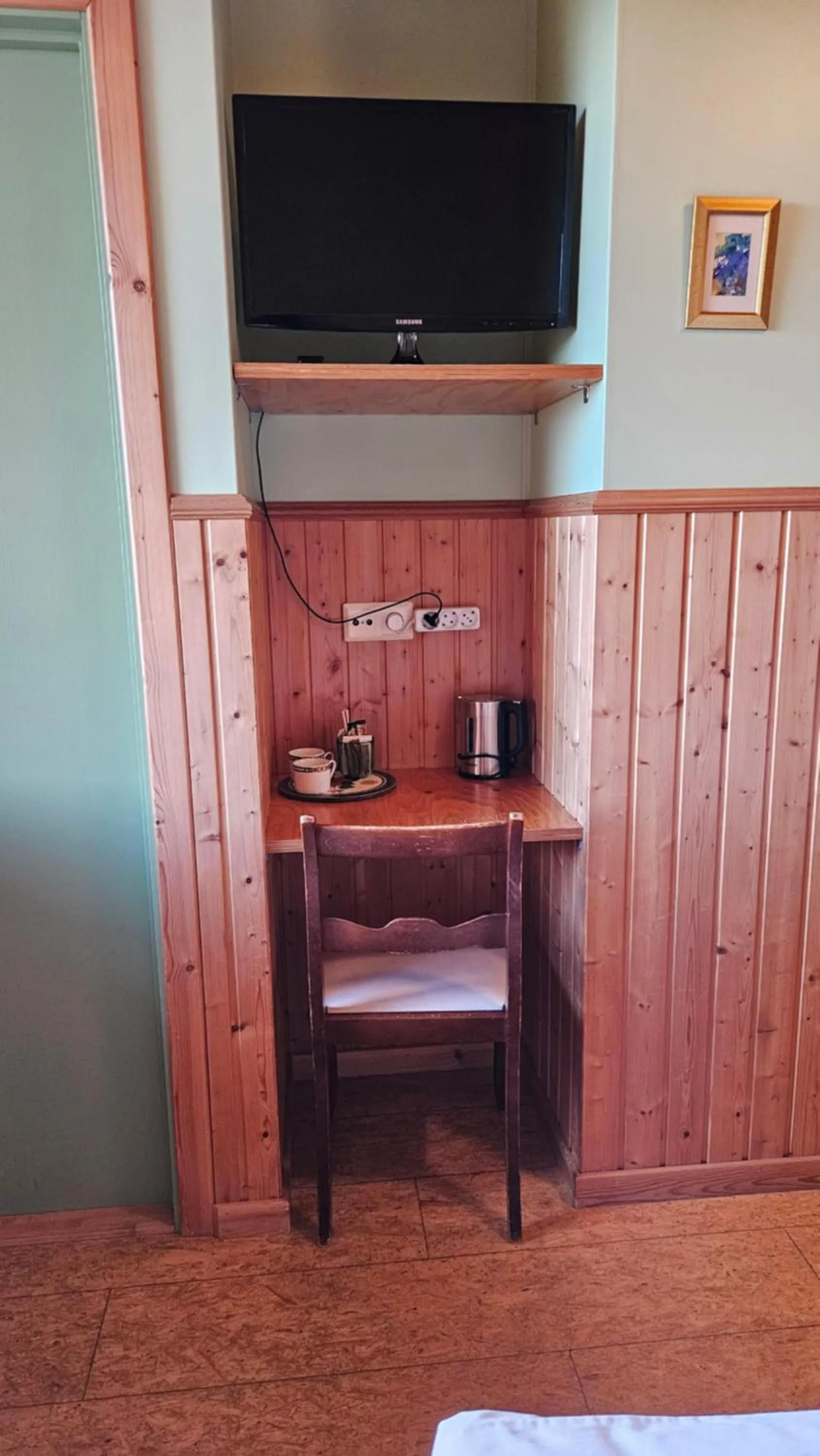 TV and multimedia in Árnanes Country Hotel