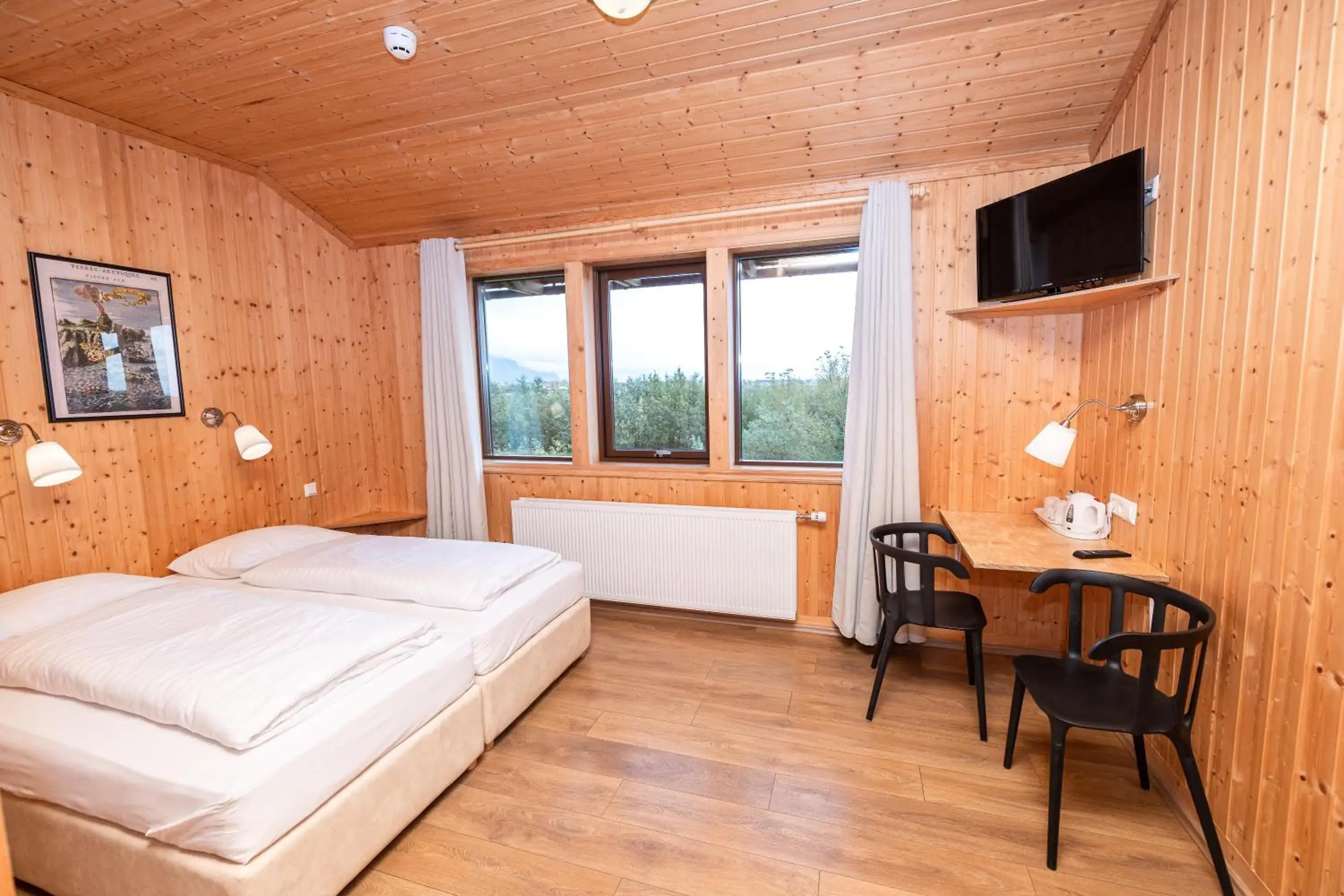 Triple Room with Private Bathroom in Árnanes Country Hotel Triple Room with Private Bathroom in Árnanes Country Hotel