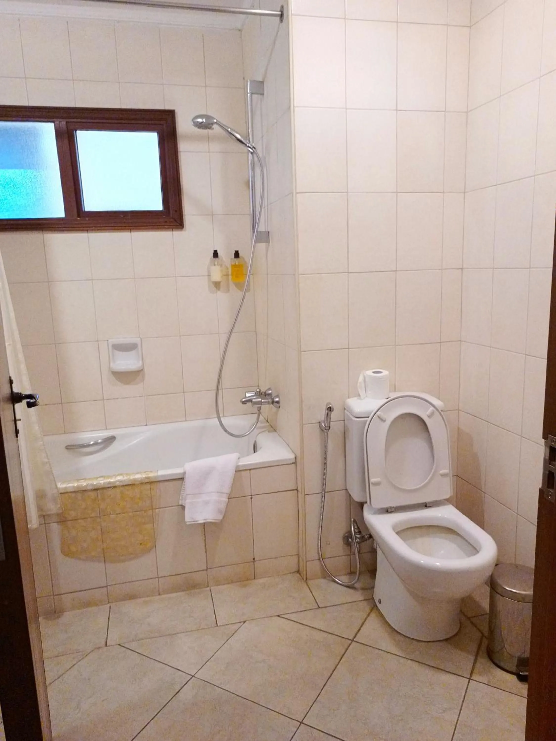 Shower in The Heron By Sarovar Portico India