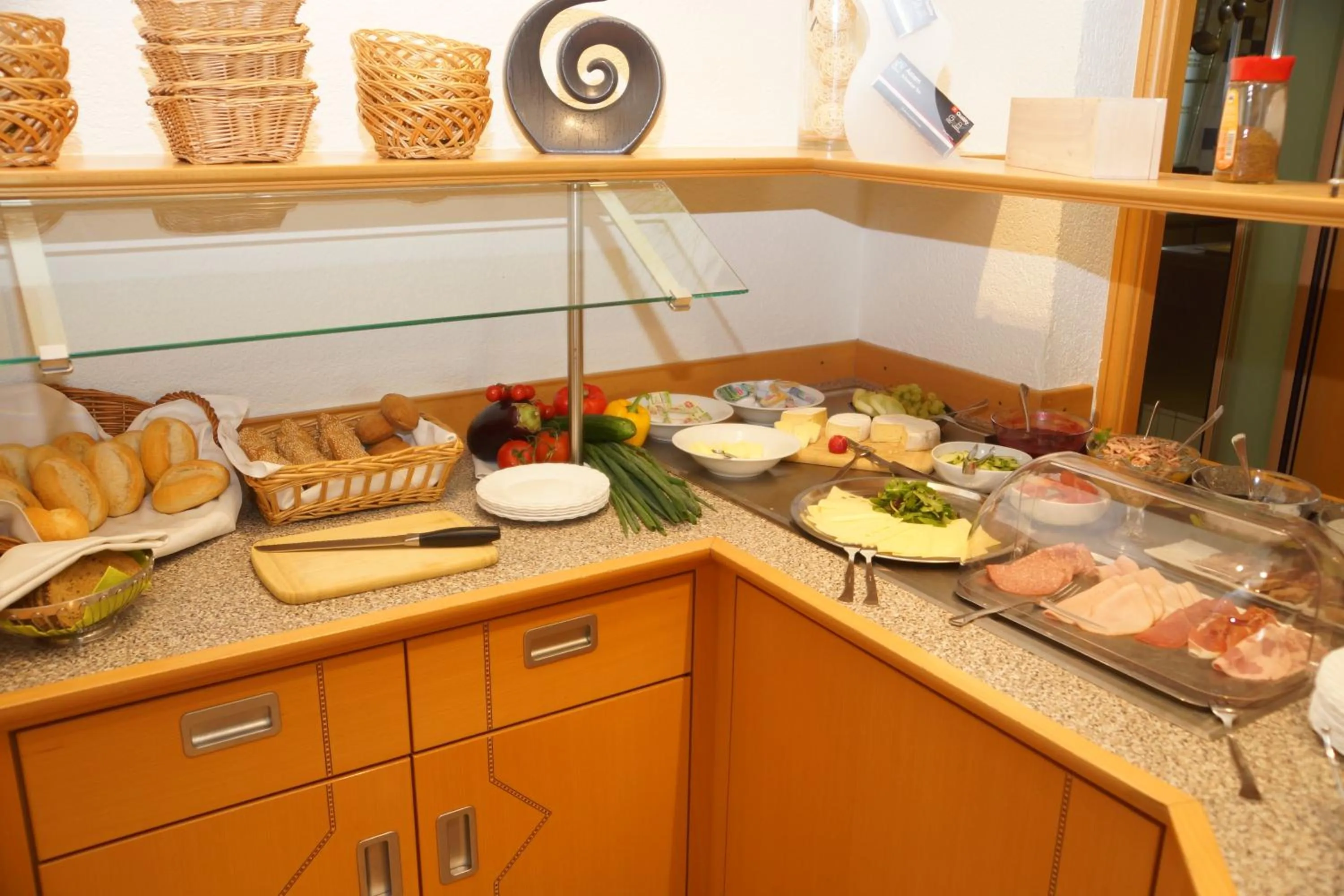 Breakfast in Warias Hotel am Geiseltalsee - Nähe Merseburg und Mücheln