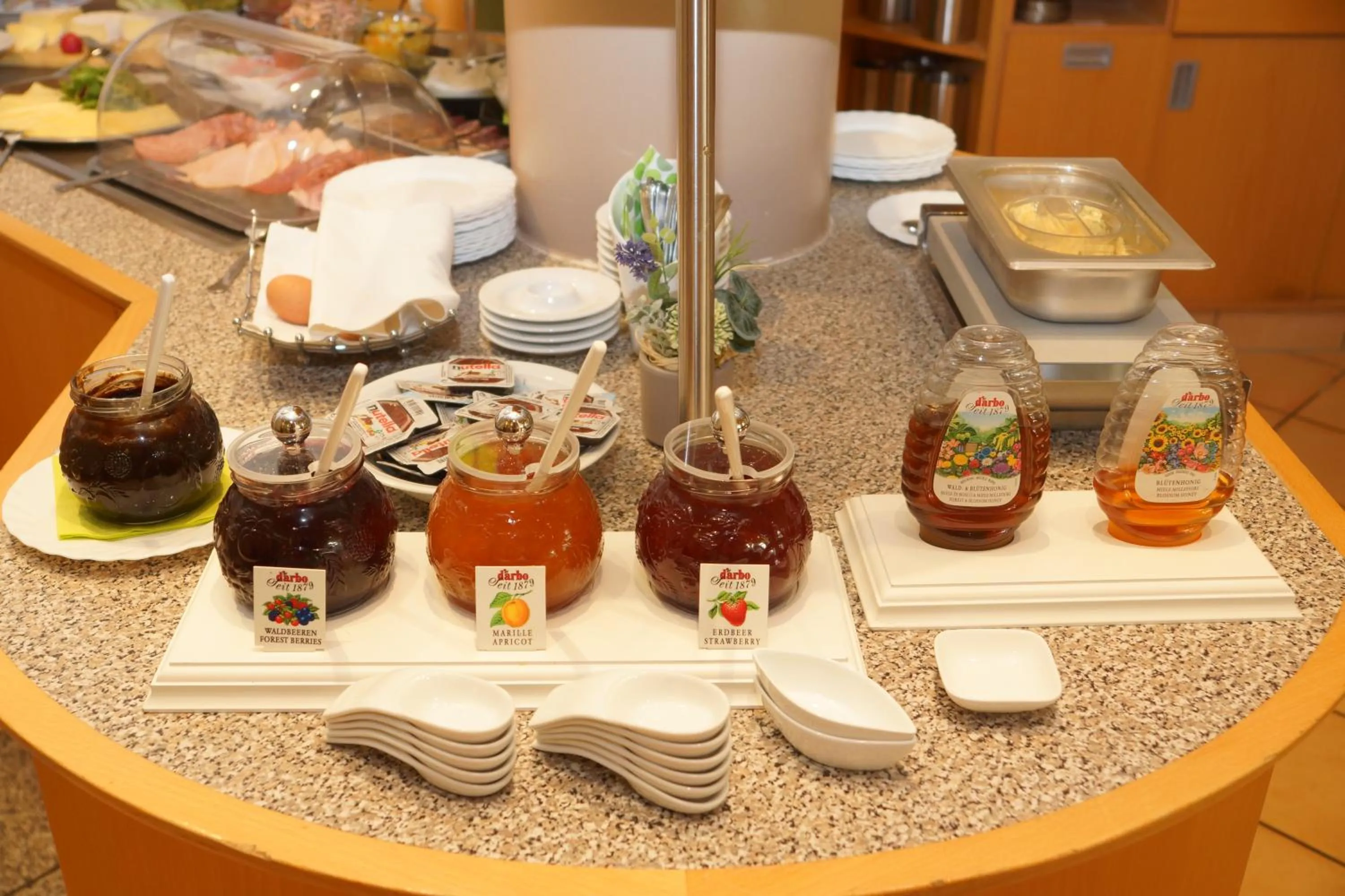 Breakfast in Warias Hotel am Geiseltalsee - Nähe Merseburg und Mücheln