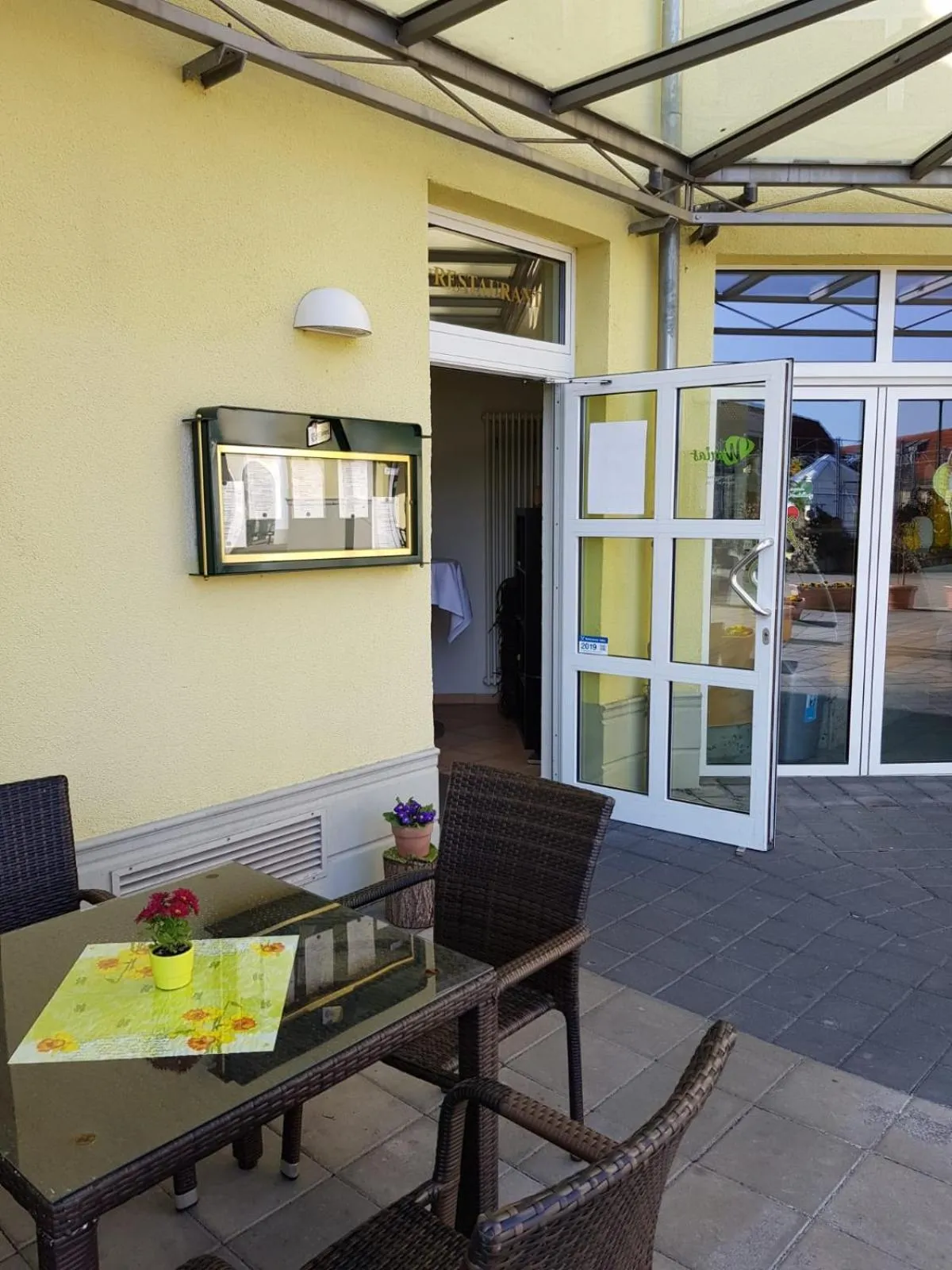 Facade/entrance in Warias Hotel am Geiseltalsee - Nähe Merseburg und Mücheln