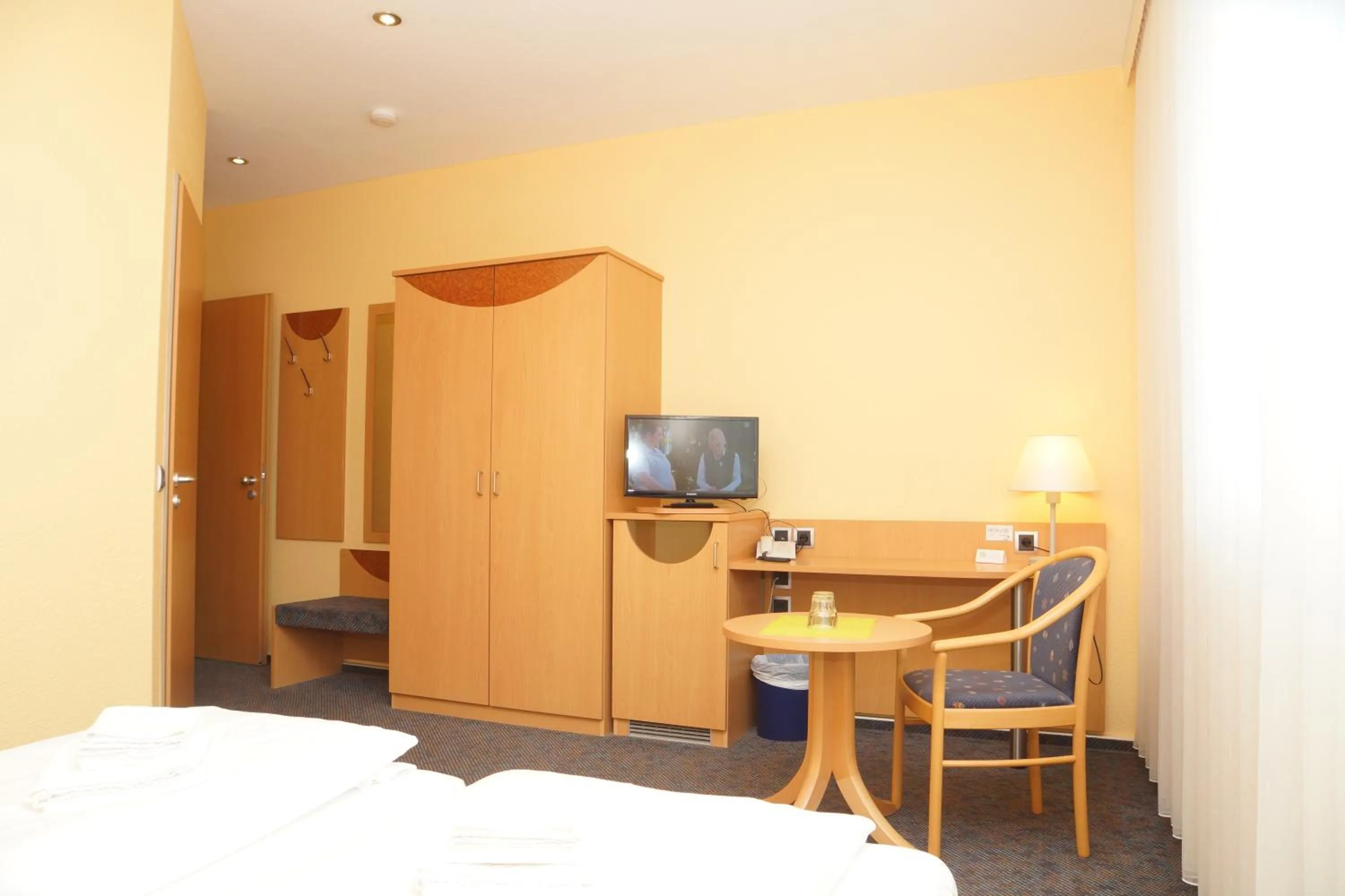 Seating area, Bed in Warias Hotel am Geiseltalsee - Nähe Merseburg und Mücheln