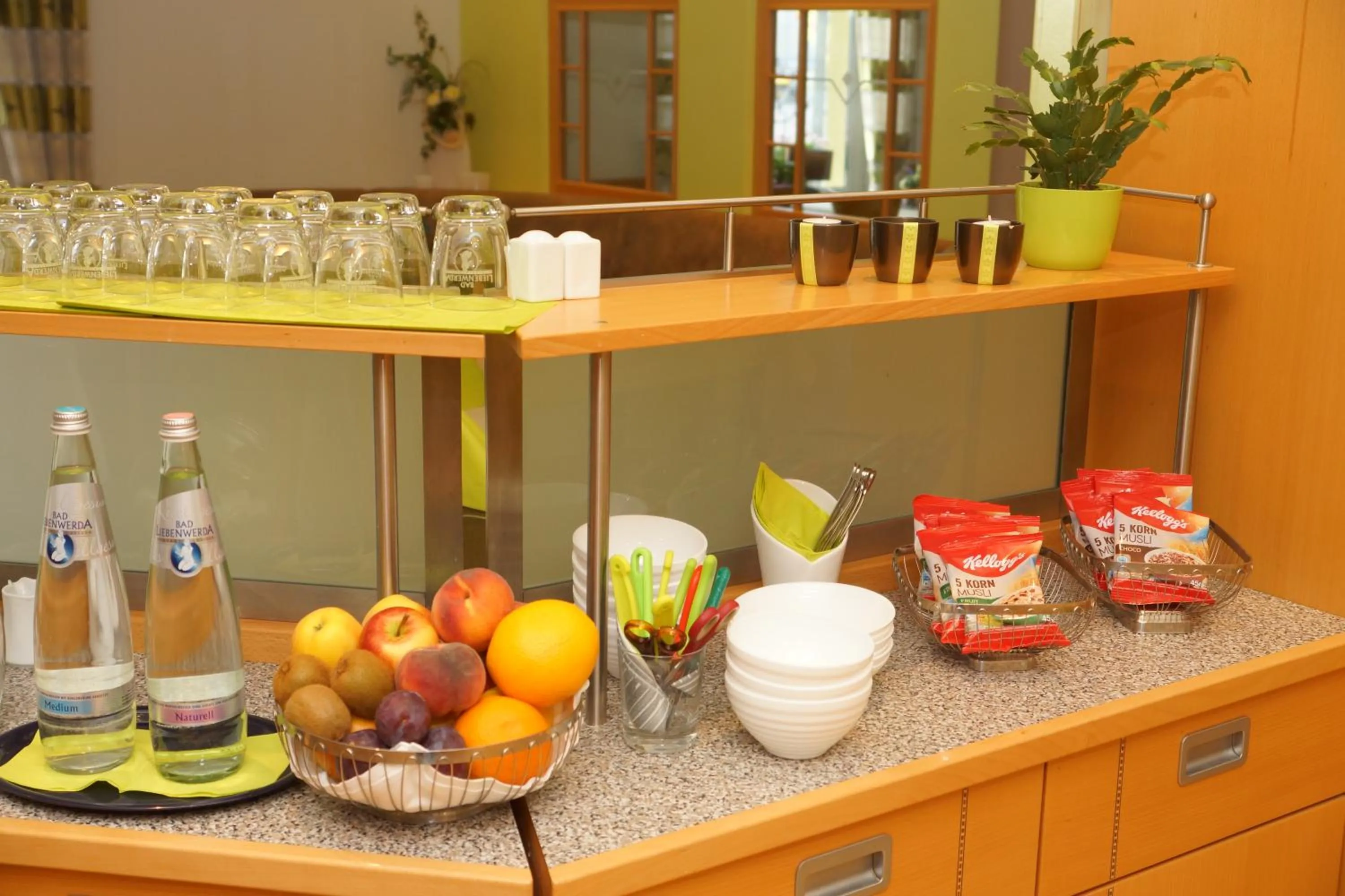 Continental breakfast in Warias Hotel am Geiseltalsee - Nähe Merseburg und Mücheln