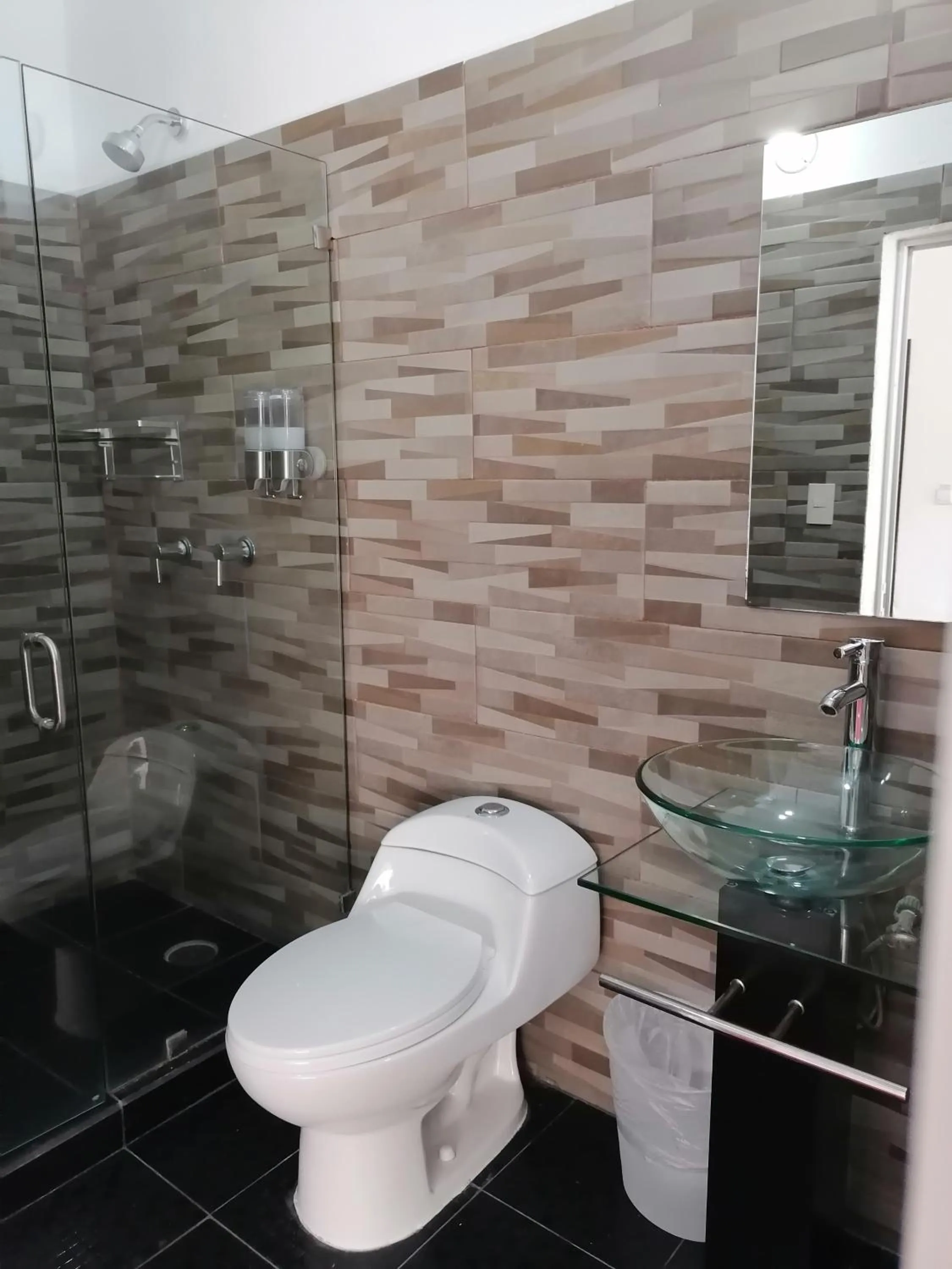 Shower in Hotel Maragreens