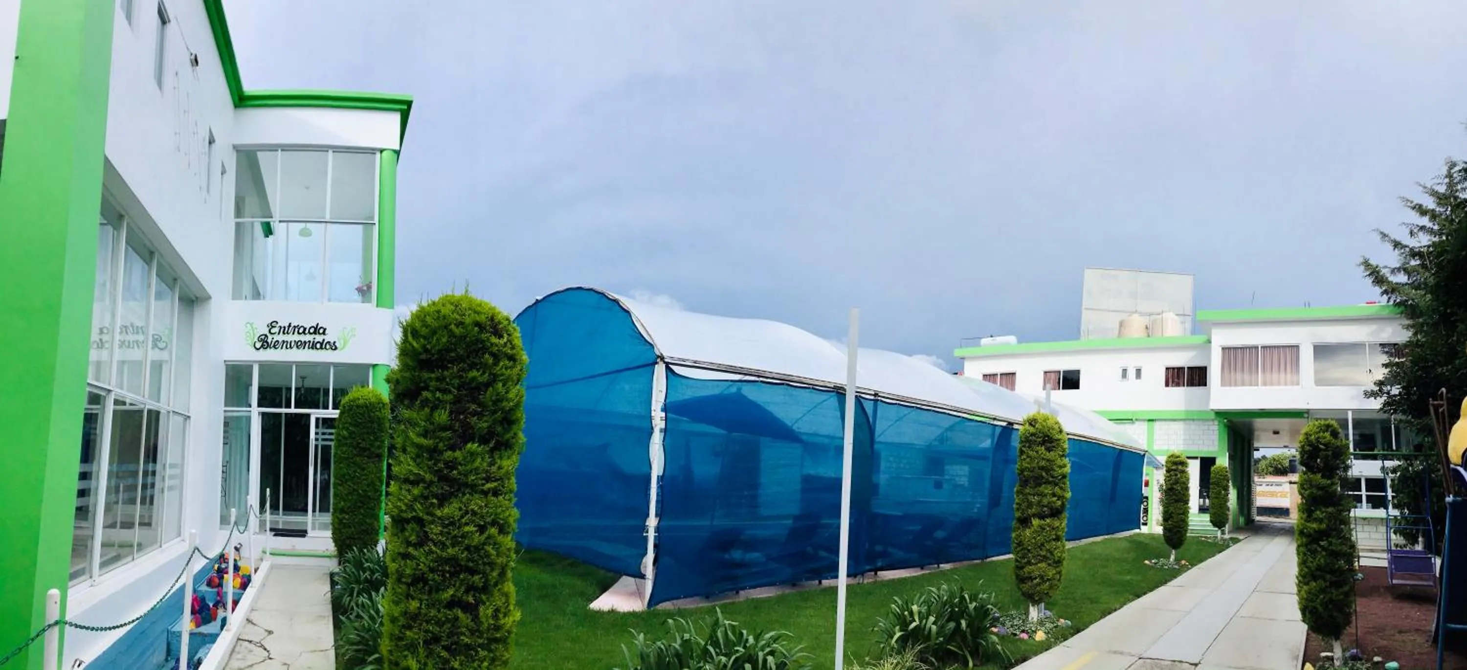 Swimming pool in Hotel Maragreens