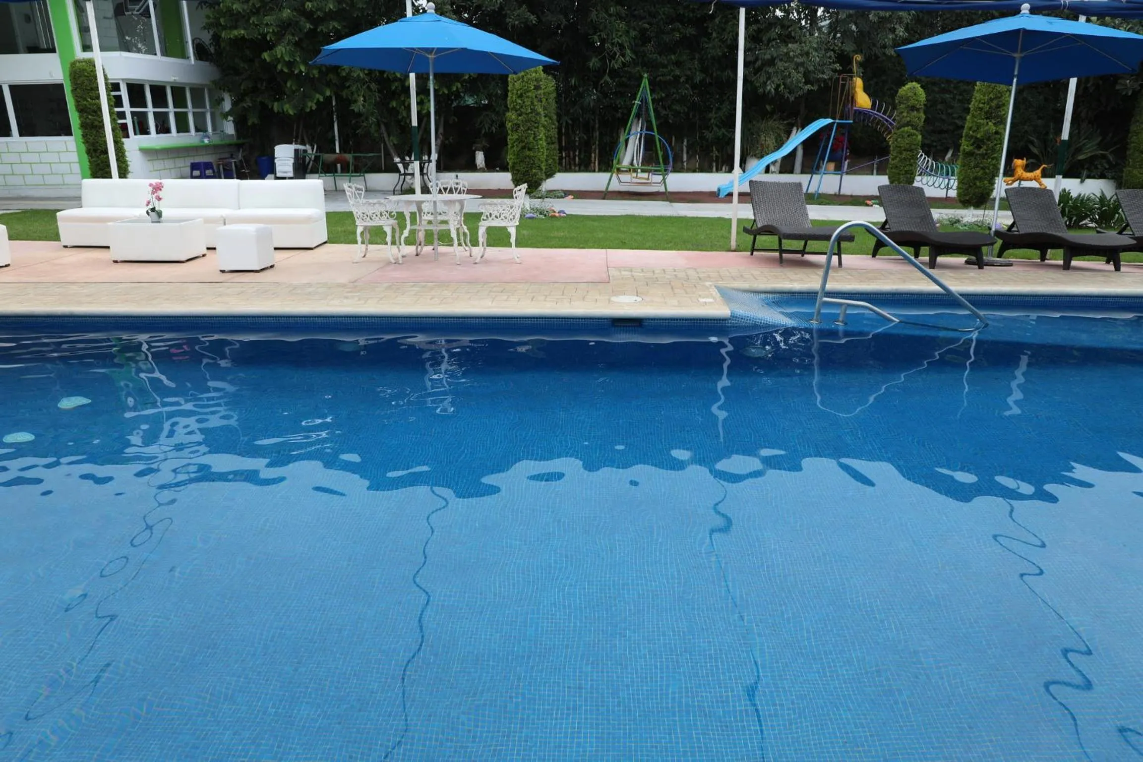 Swimming pool in Hotel Maragreens