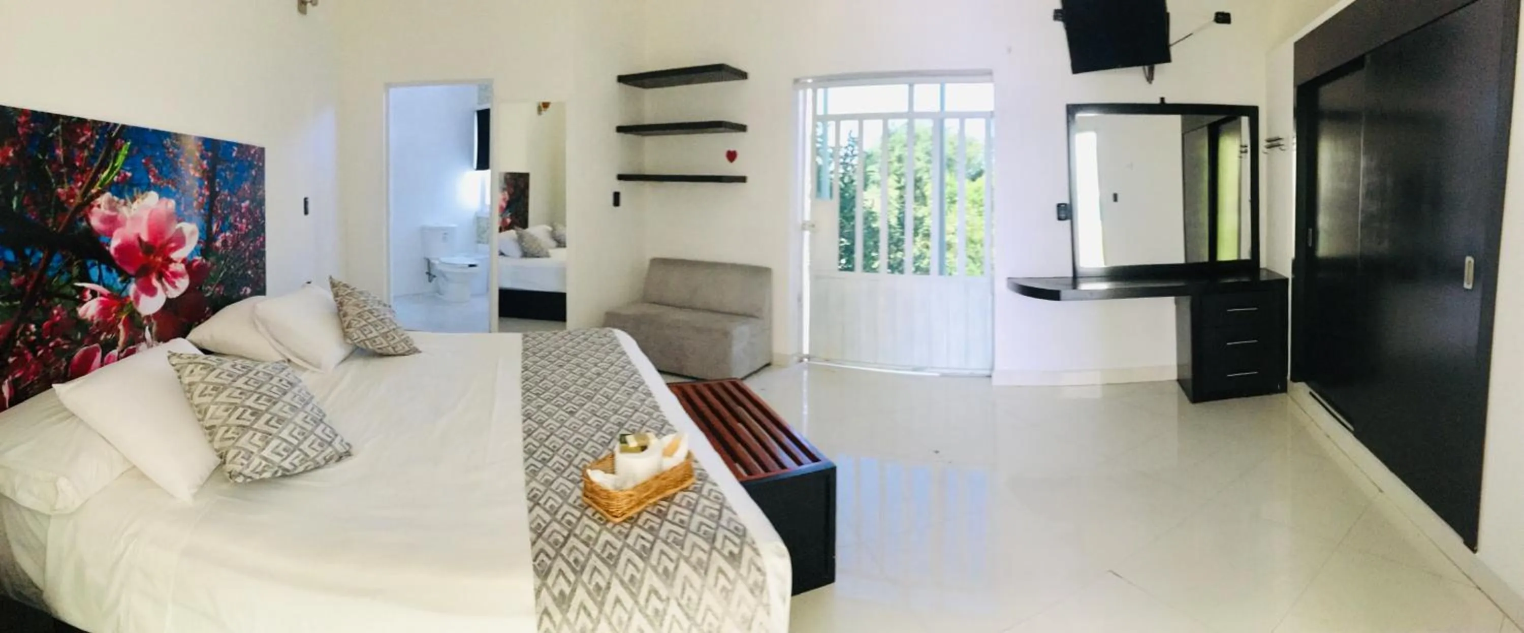 Photo of the whole room in Hotel Maragreens