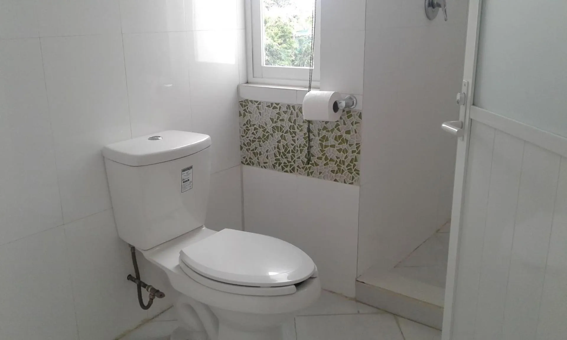 Bathroom in Hotel Maragreens