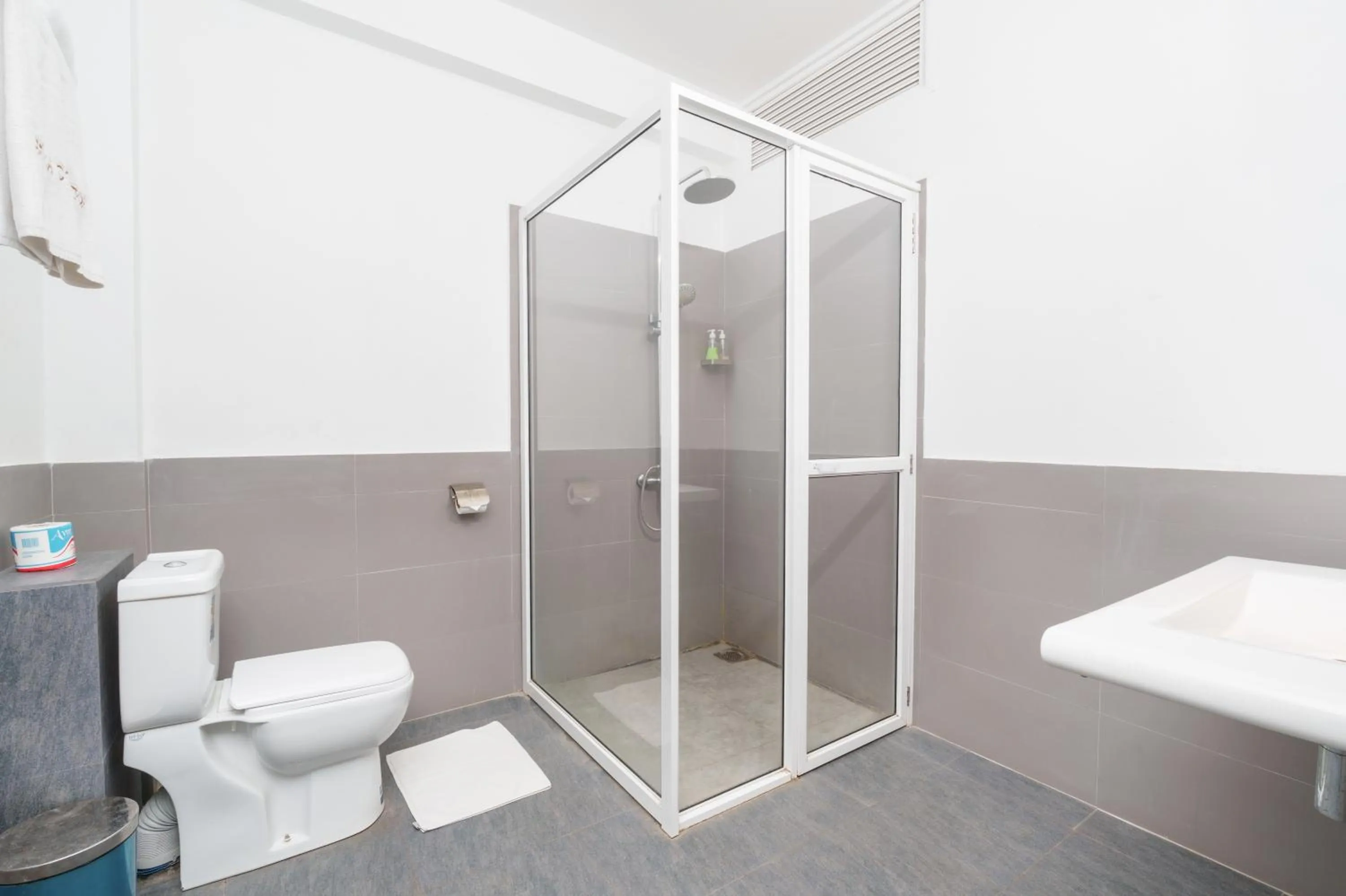 Shower in Beach Corridor Hotel & Spa with Free Airport shuttle