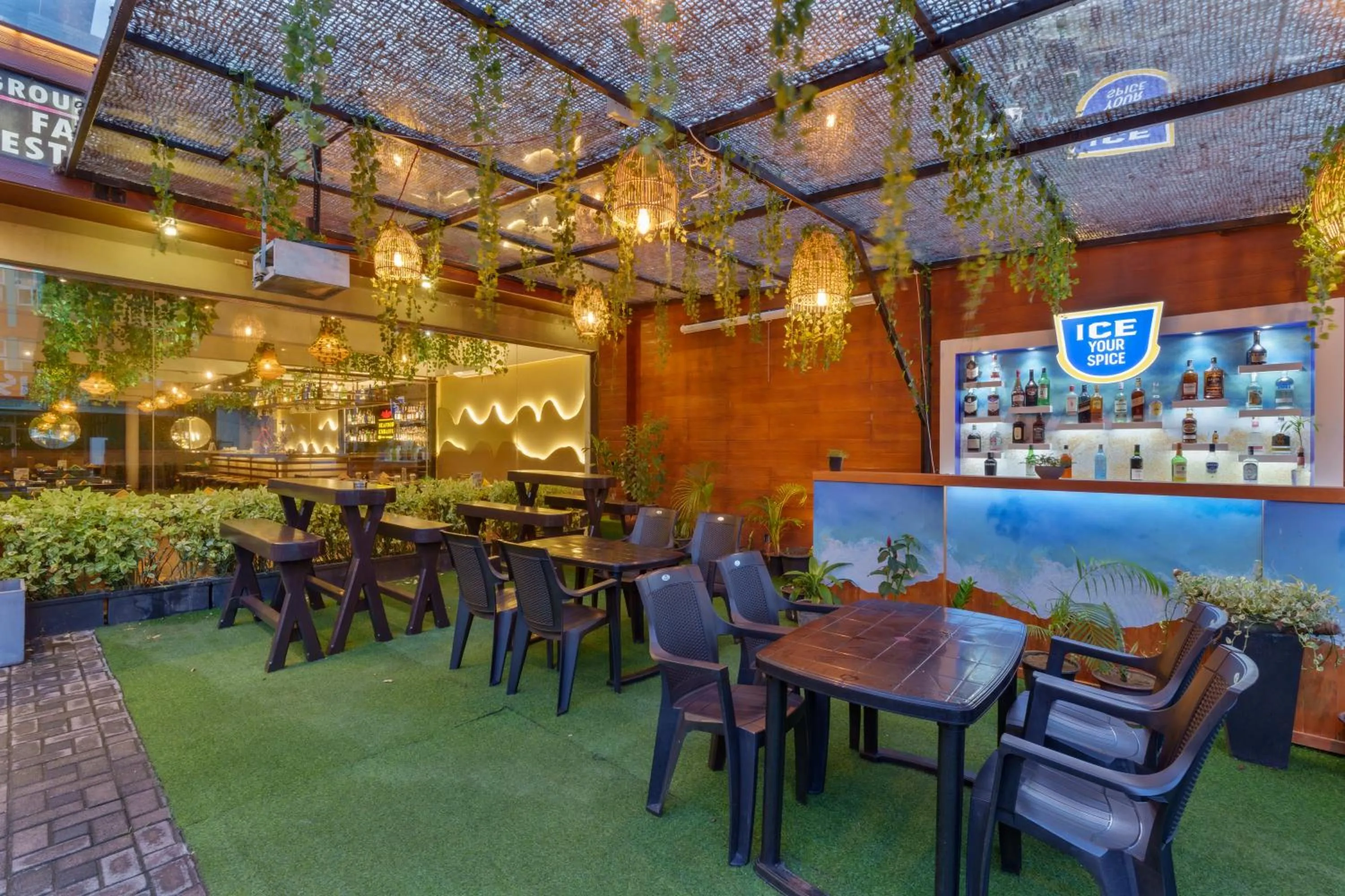 Restaurant/places to eat in Beach Corridor Hotel & Spa with Free Airport shuttle