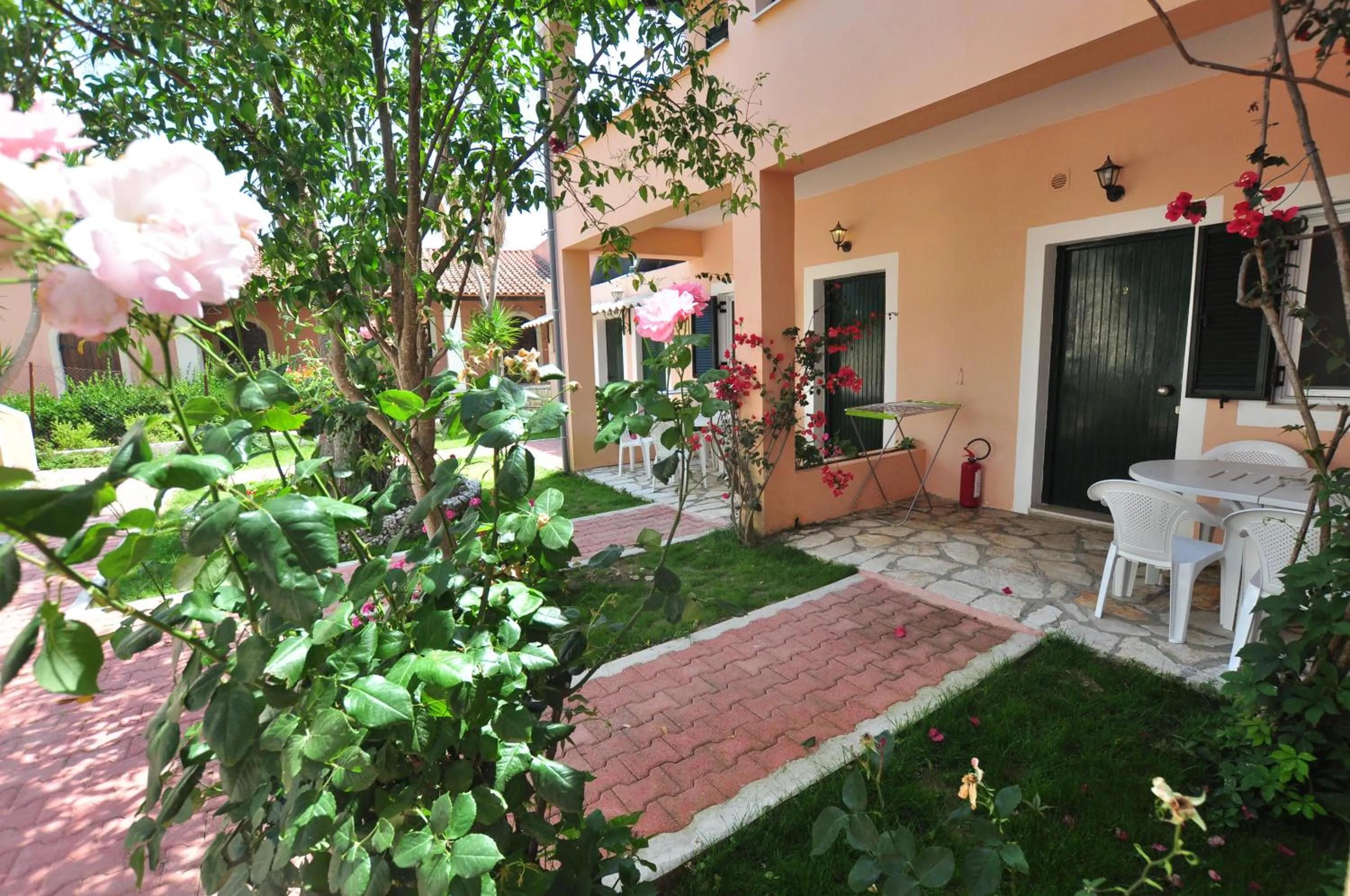 Area and facilities in Acharavi Garden