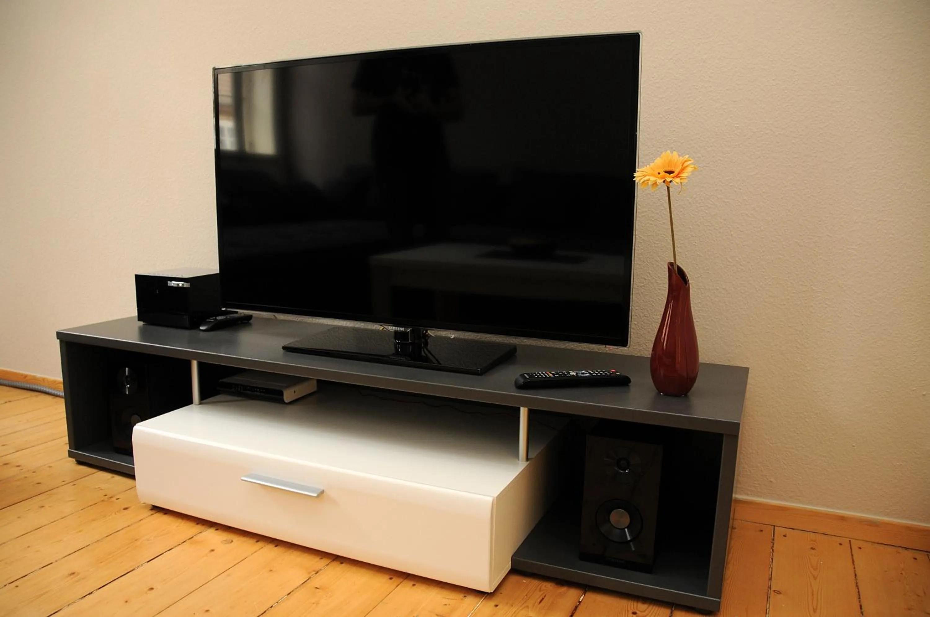 TV and multimedia in Apartments am Brunnen