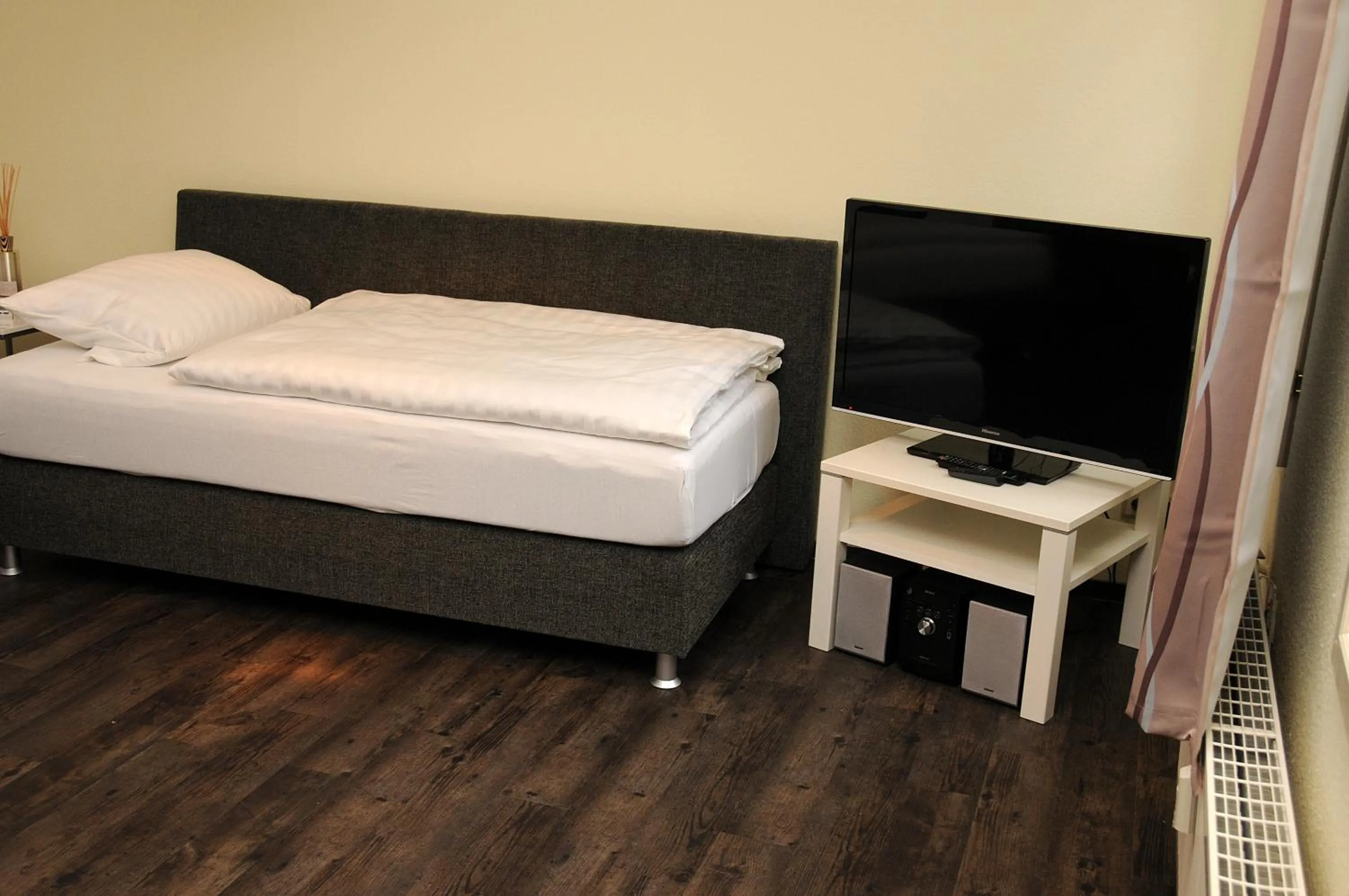 Bed in Apartments am Brunnen