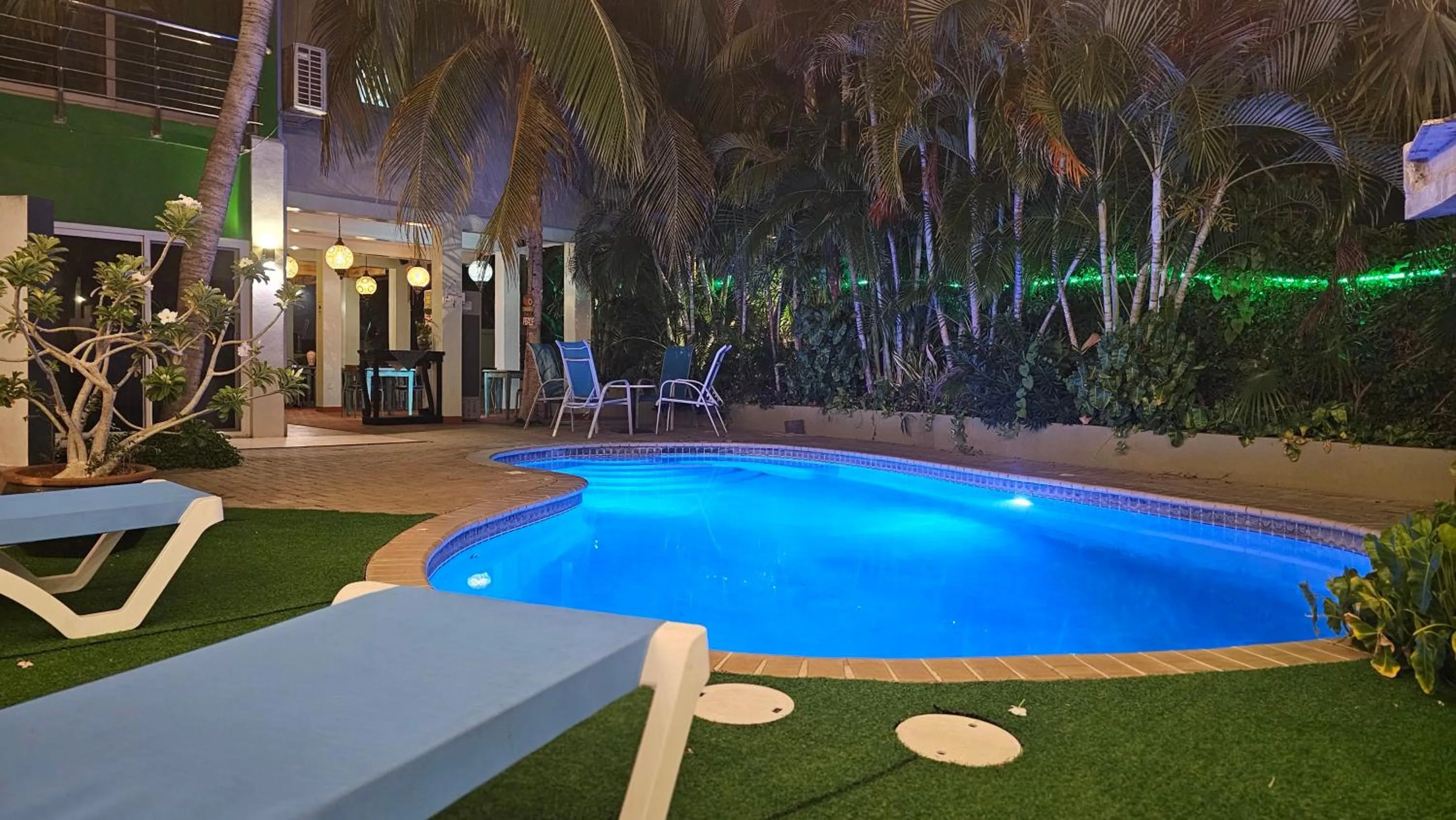 Patio in Quints Travelers Inn