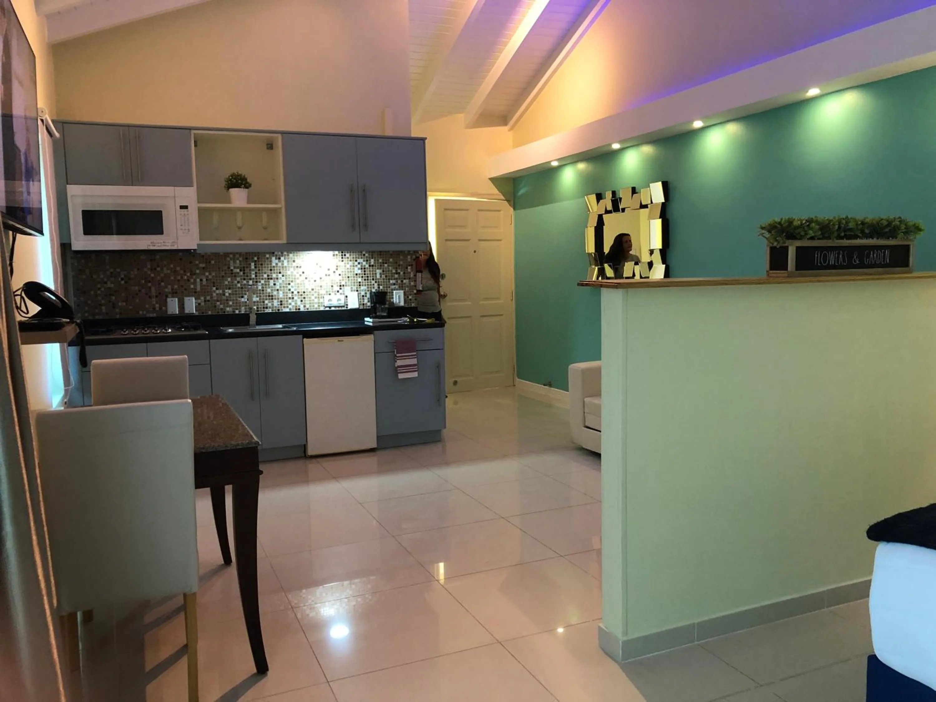 Kitchen or kitchenette in Quints Travelers Inn