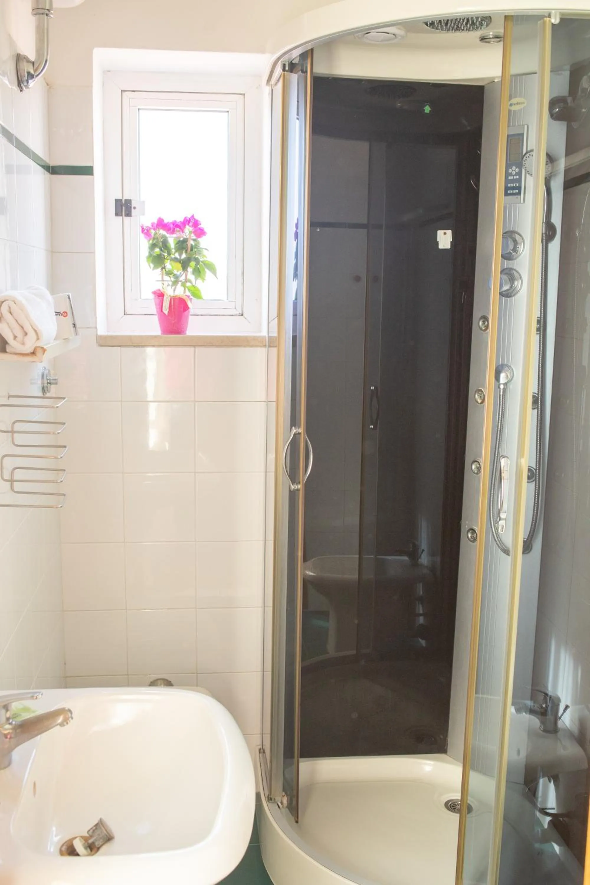 Shower in Hotel Ariston