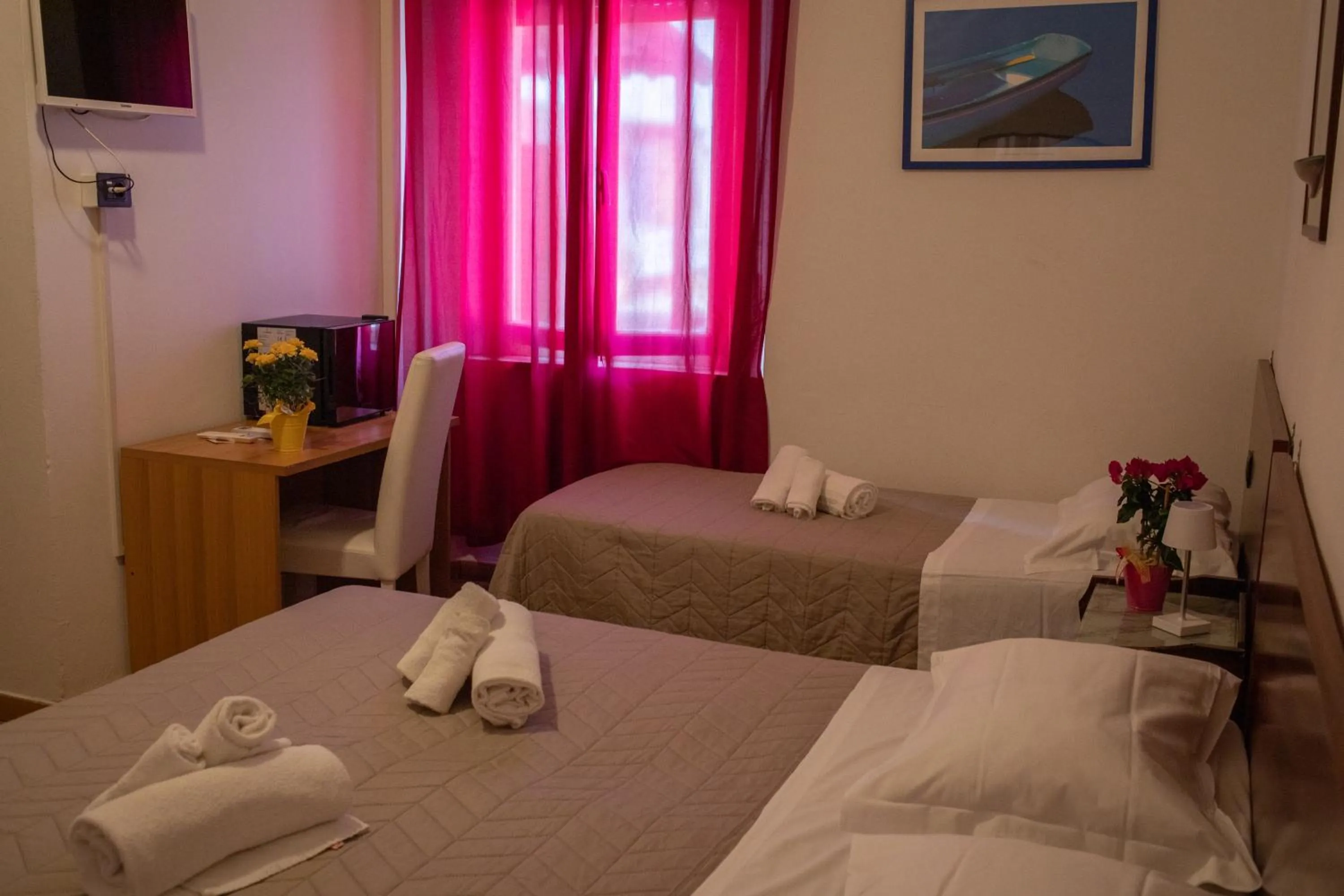 Bathroom, Bed in Hotel Ariston