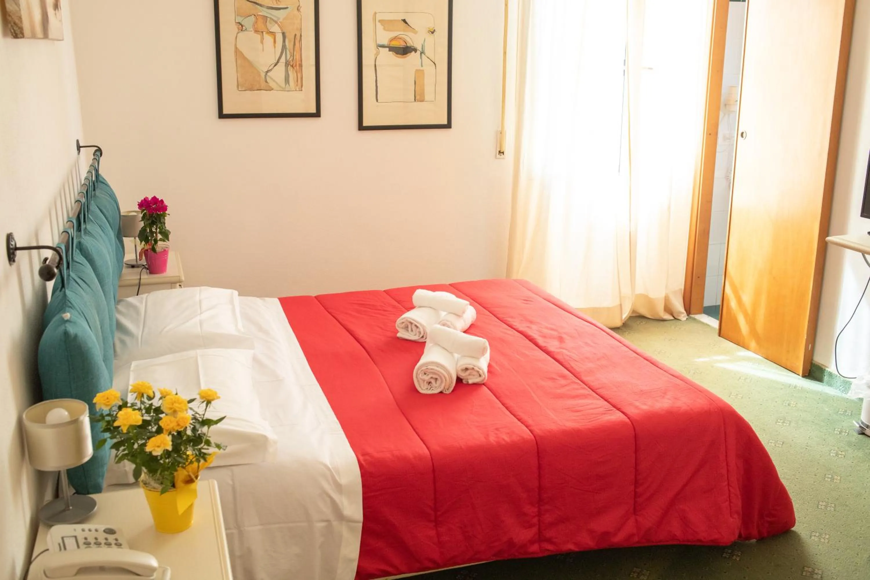 Bathroom, Bed in Hotel Ariston